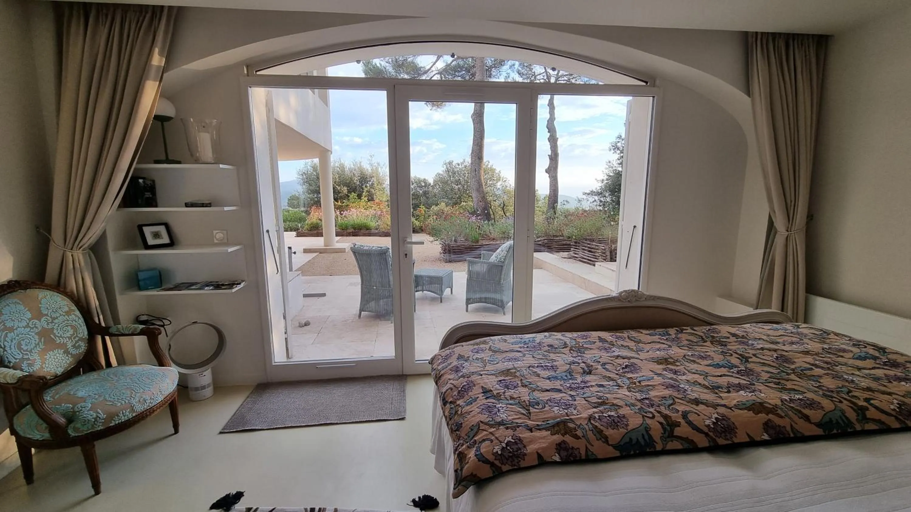 Bed in Villa Nymphée