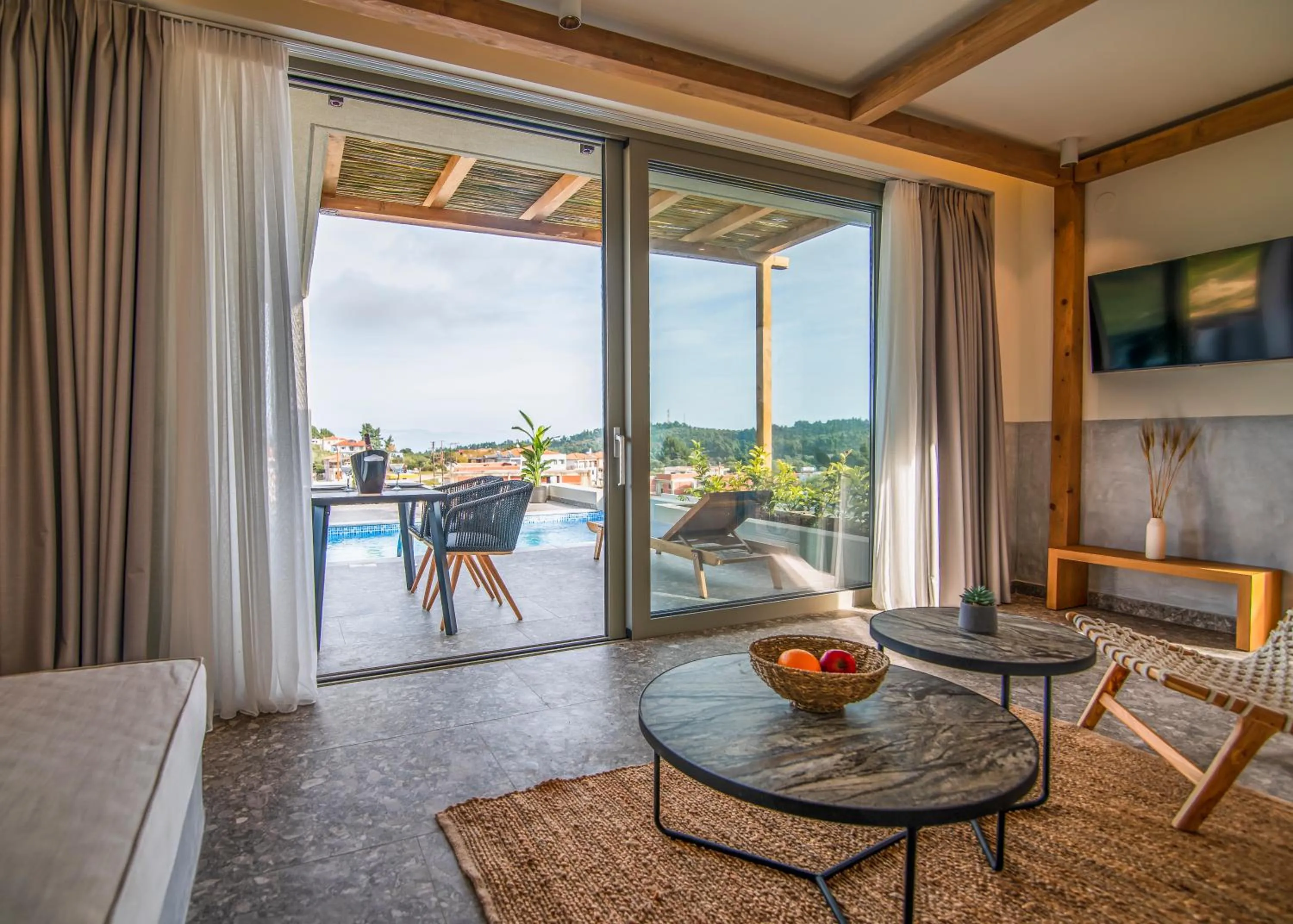 TV and multimedia in Kaktus Suites Private Pool