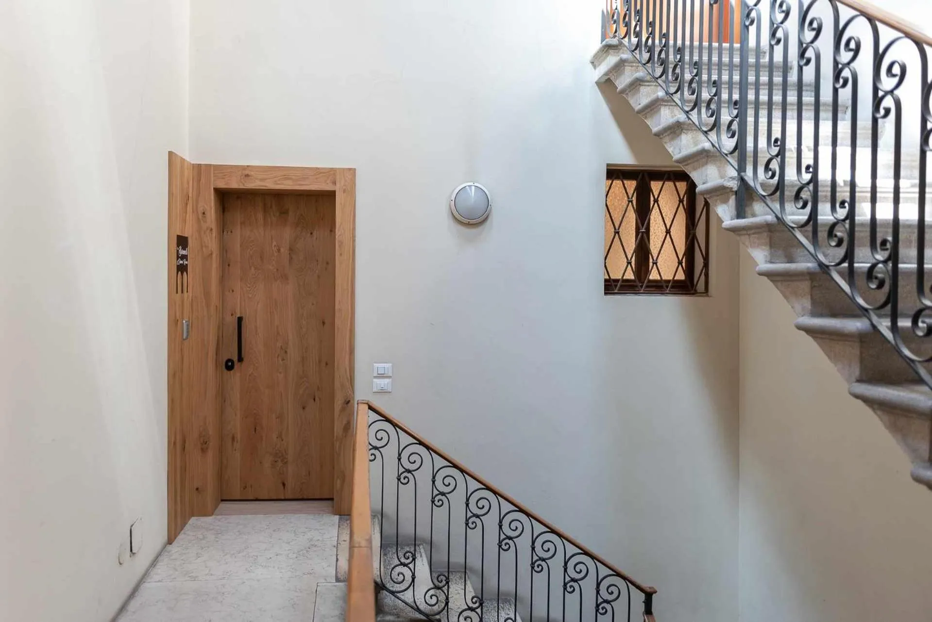 Facade/entrance in Buranelli Charme Rooms