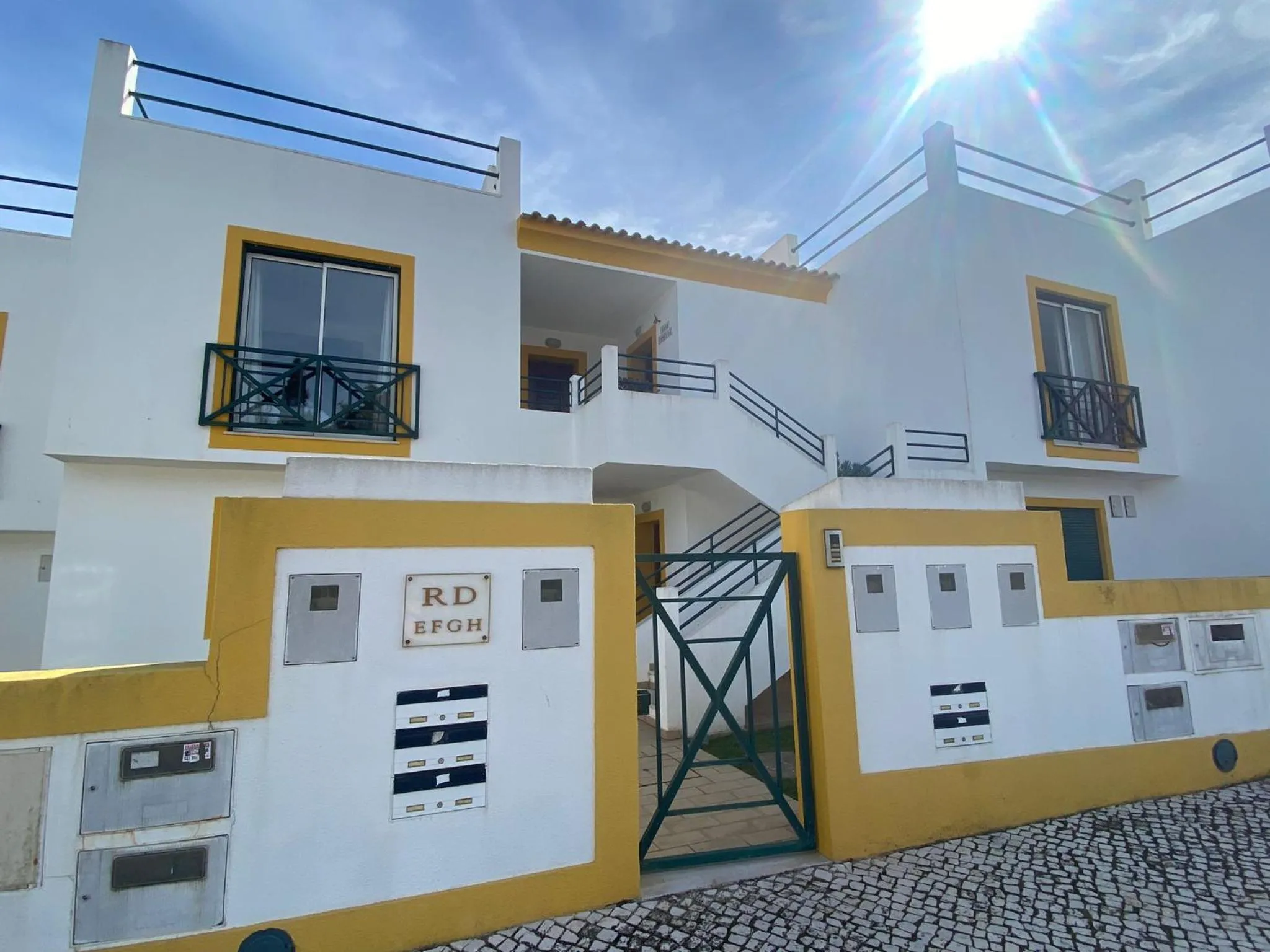 1-Bed - Sleeps 4 - Free Parking & Balcony