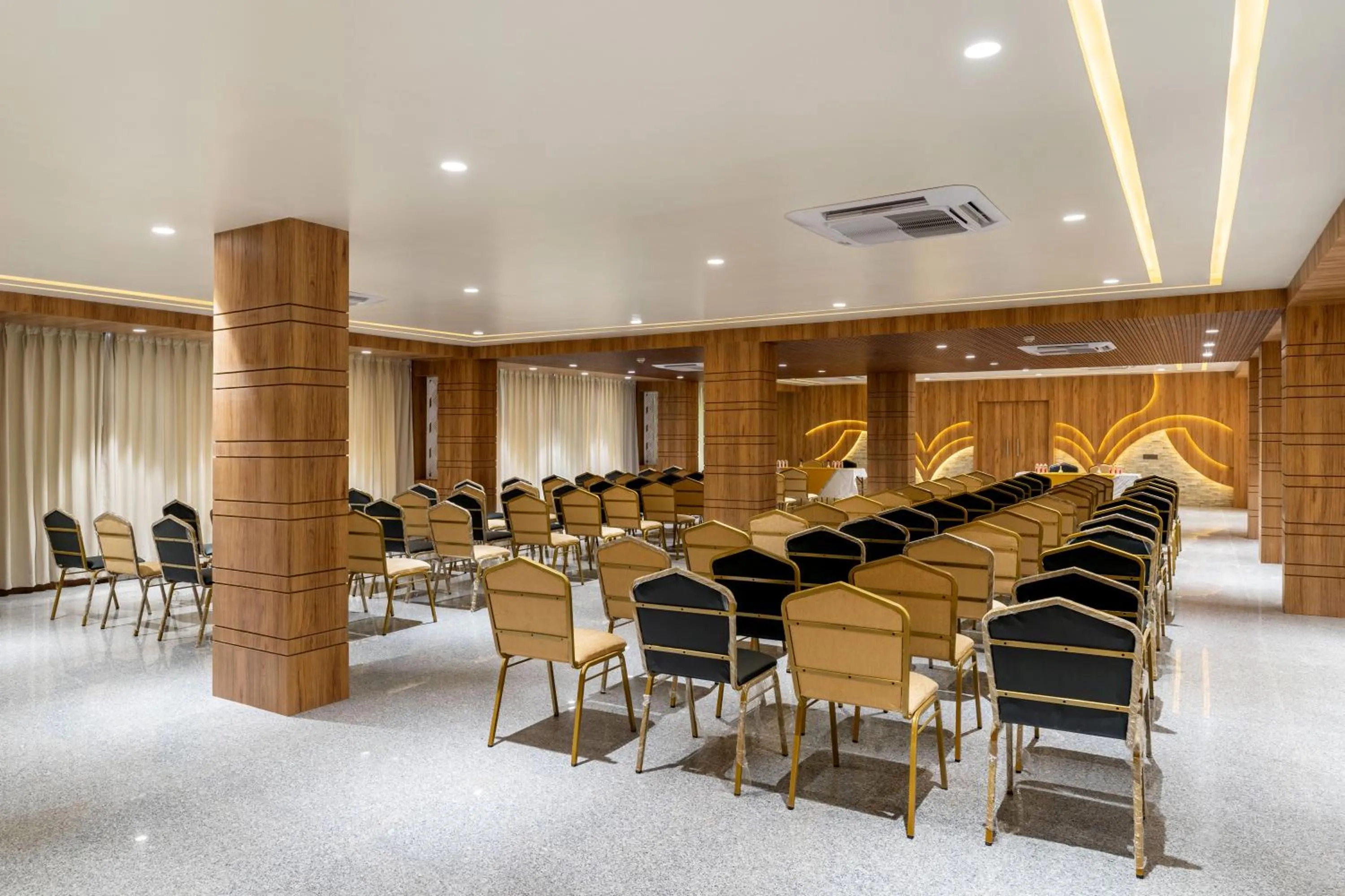 Meeting/conference room in Redolence Aravali Tree