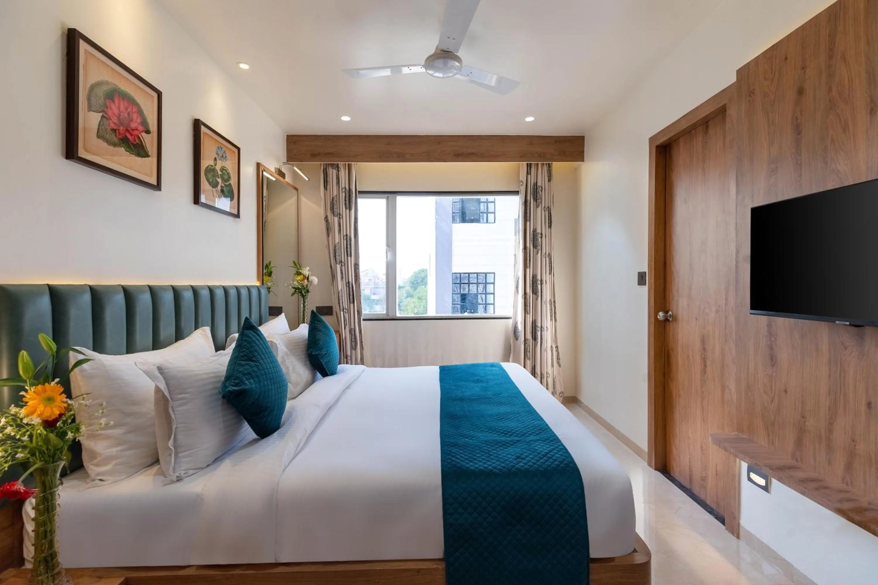 Bed in Redolence Aravali Tree