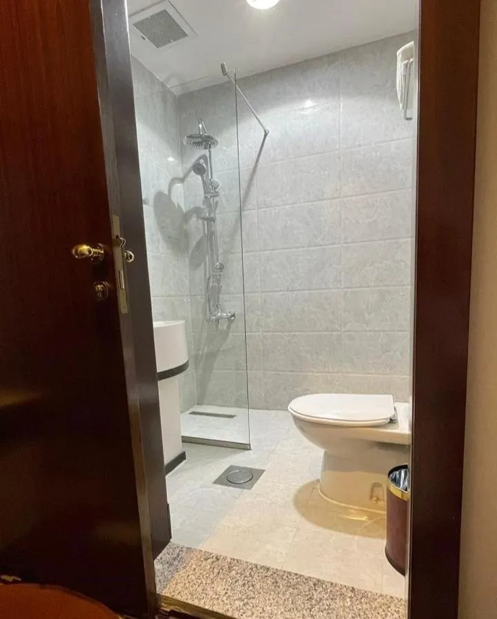 Shower in Carawan Al Khaleej Hotel Olaya