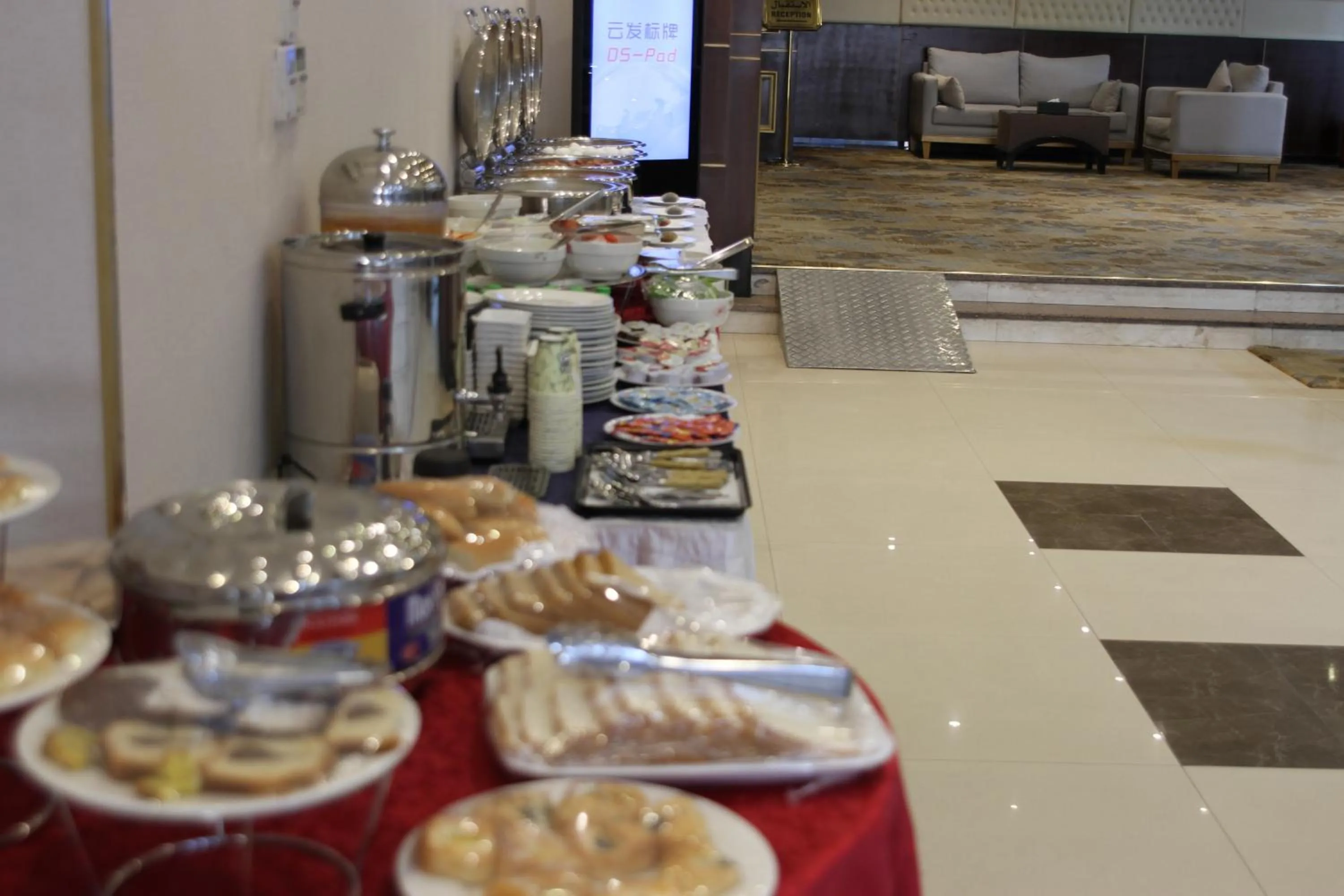 Restaurant/places to eat in Carawan Al Khaleej Hotel Olaya