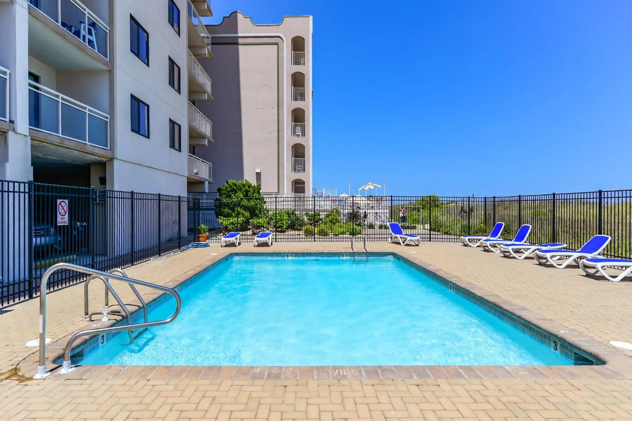 Oceanfront 2 Bedroom Modern Beach Condo w Pool