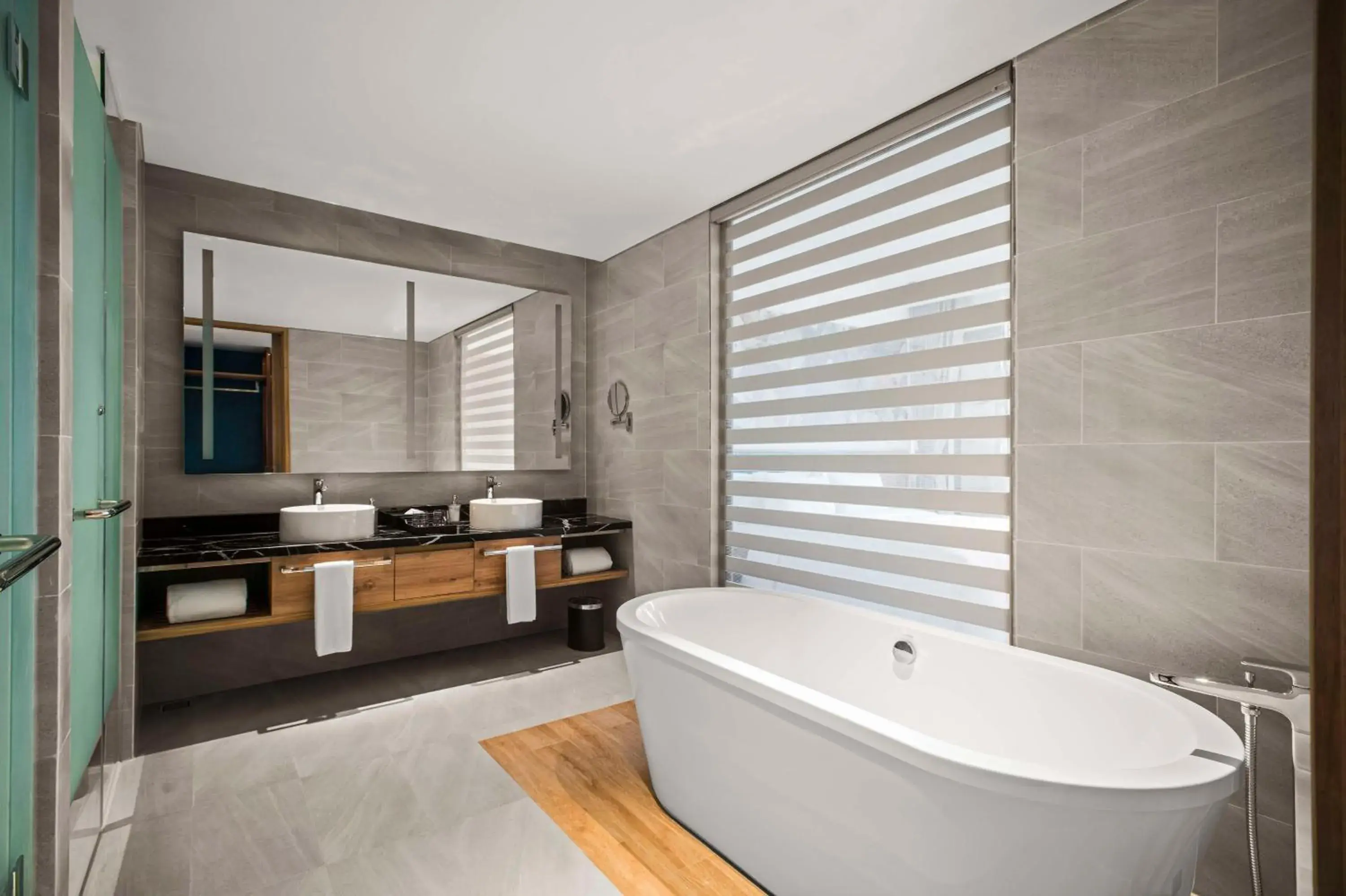 One-Bedroom Suite with Balcony and Sea View in Dhawa Ho Tram One-Bedroom Suite with Balcony and Sea View in Dhawa Ho Tram