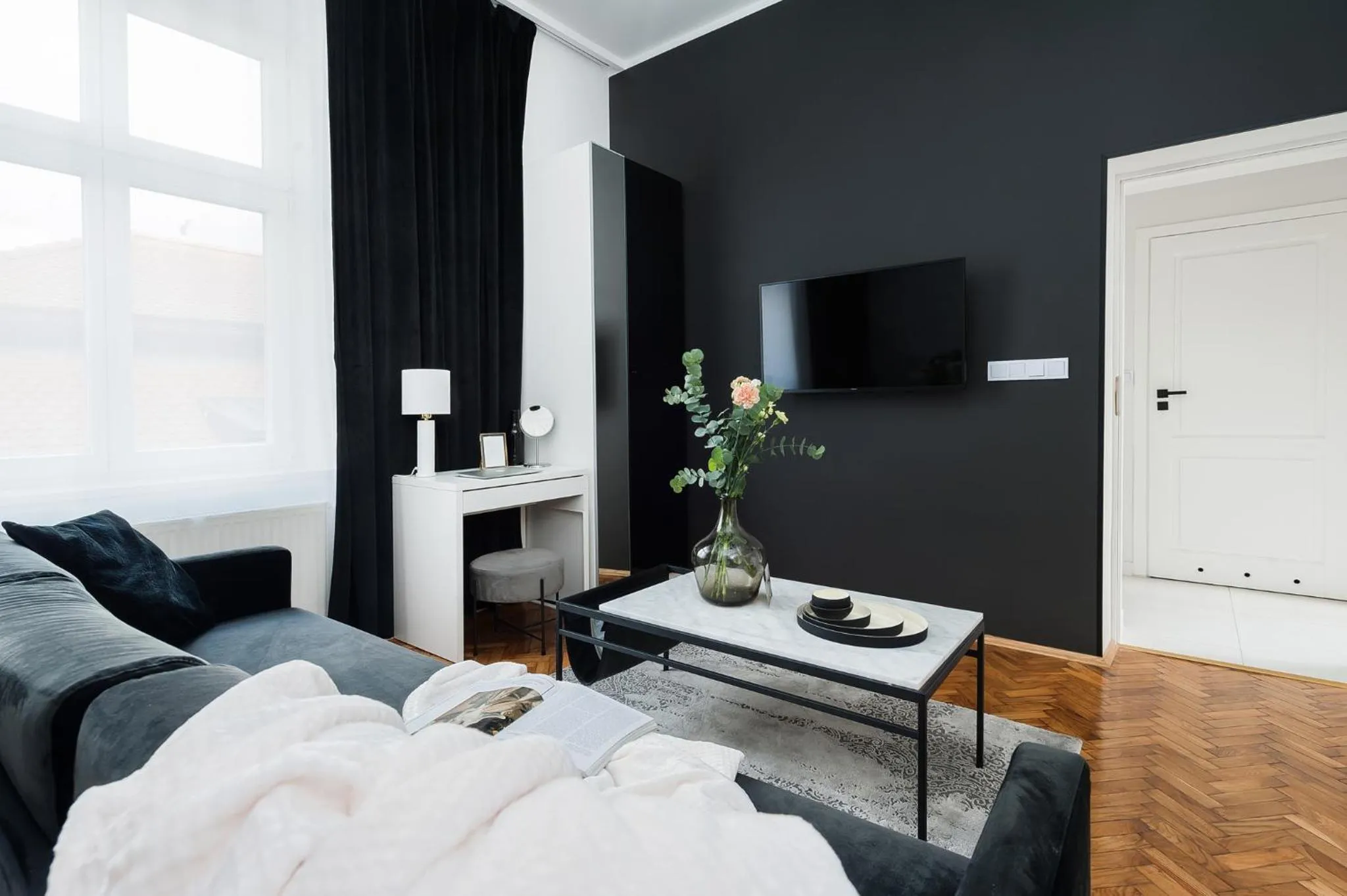 Bed in Crystal House II - LoftAffair Collection