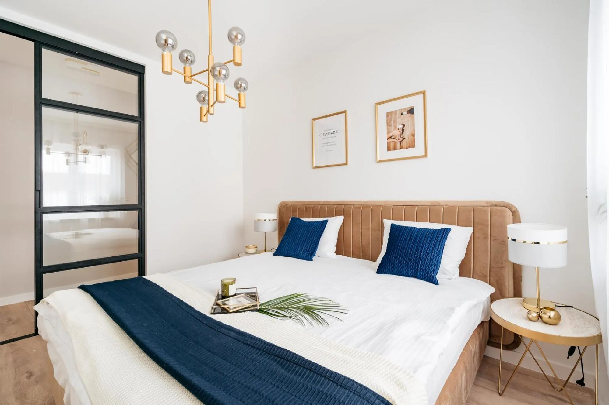 Bed in Crystal House II - LoftAffair Collection