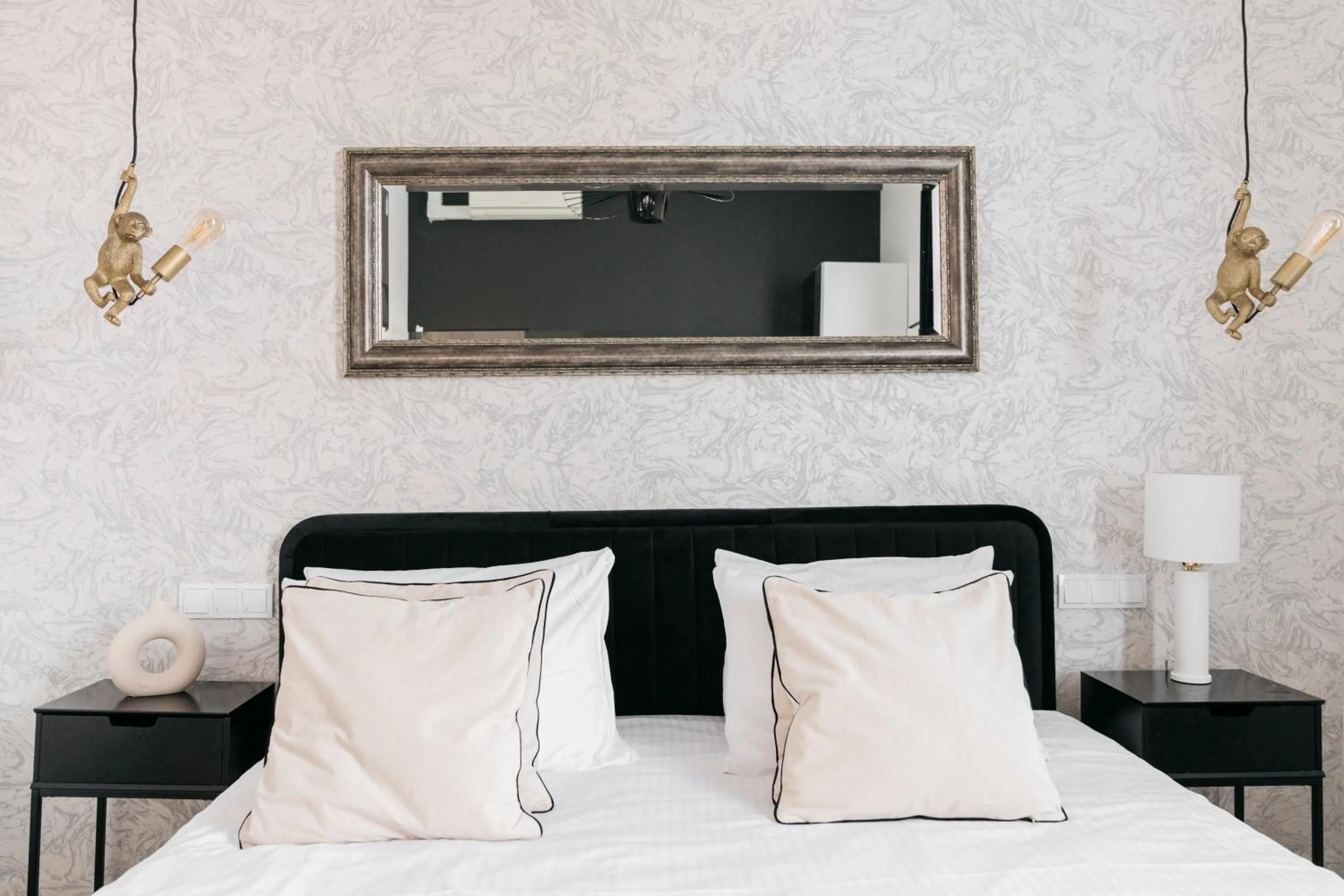 Bed in Crystal House II - LoftAffair Collection