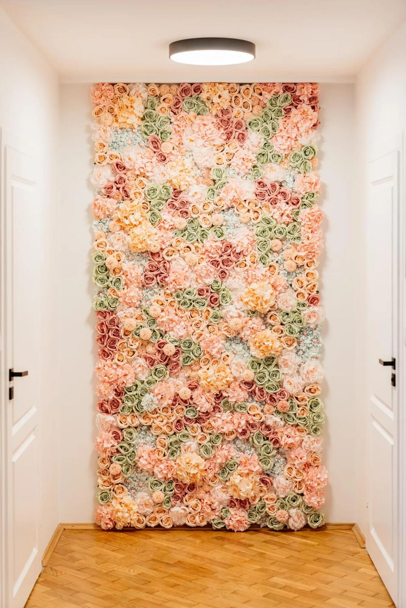 Decorative detail in Crystal House II - LoftAffair Collection