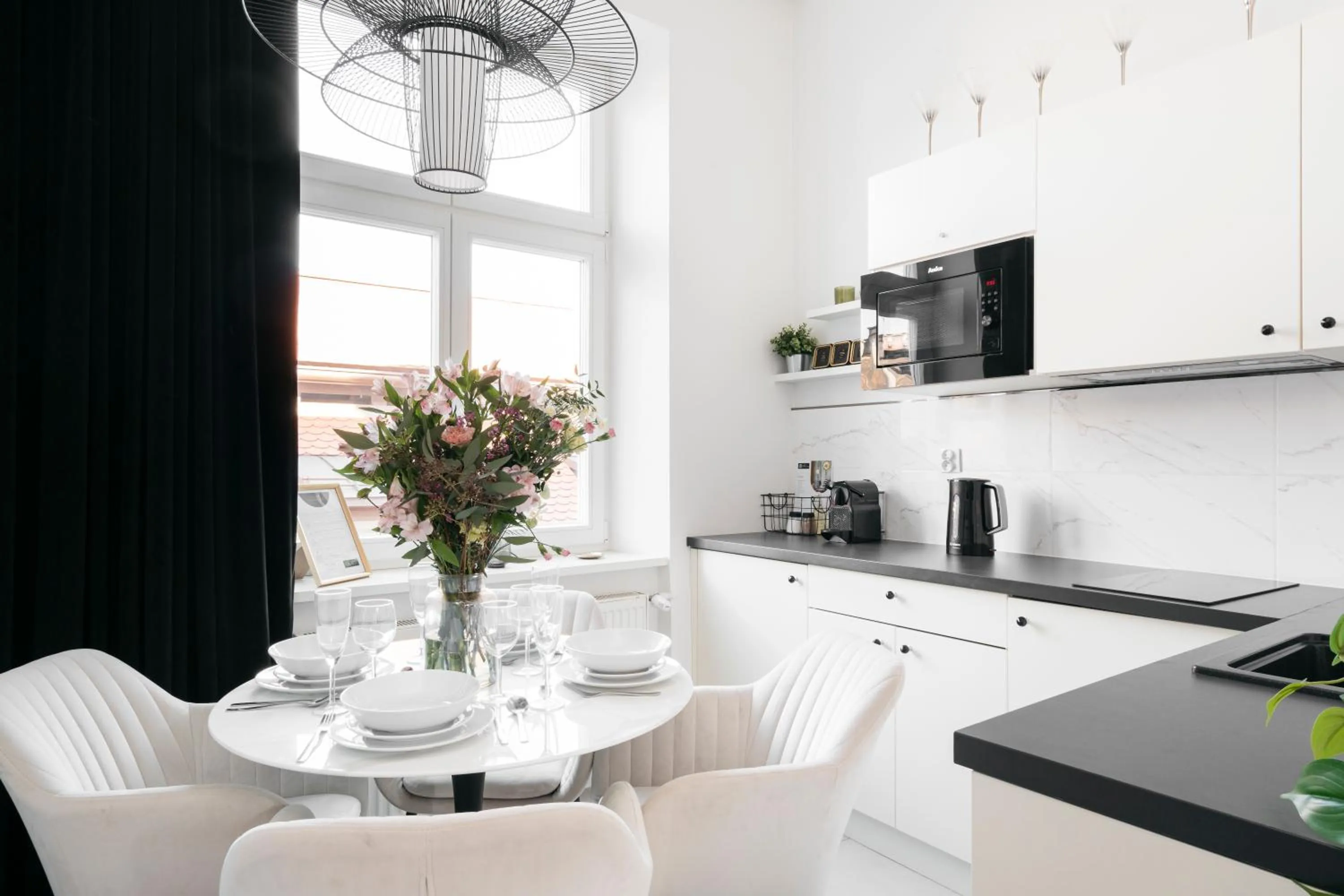 Dining area in Crystal House II - LoftAffair Collection