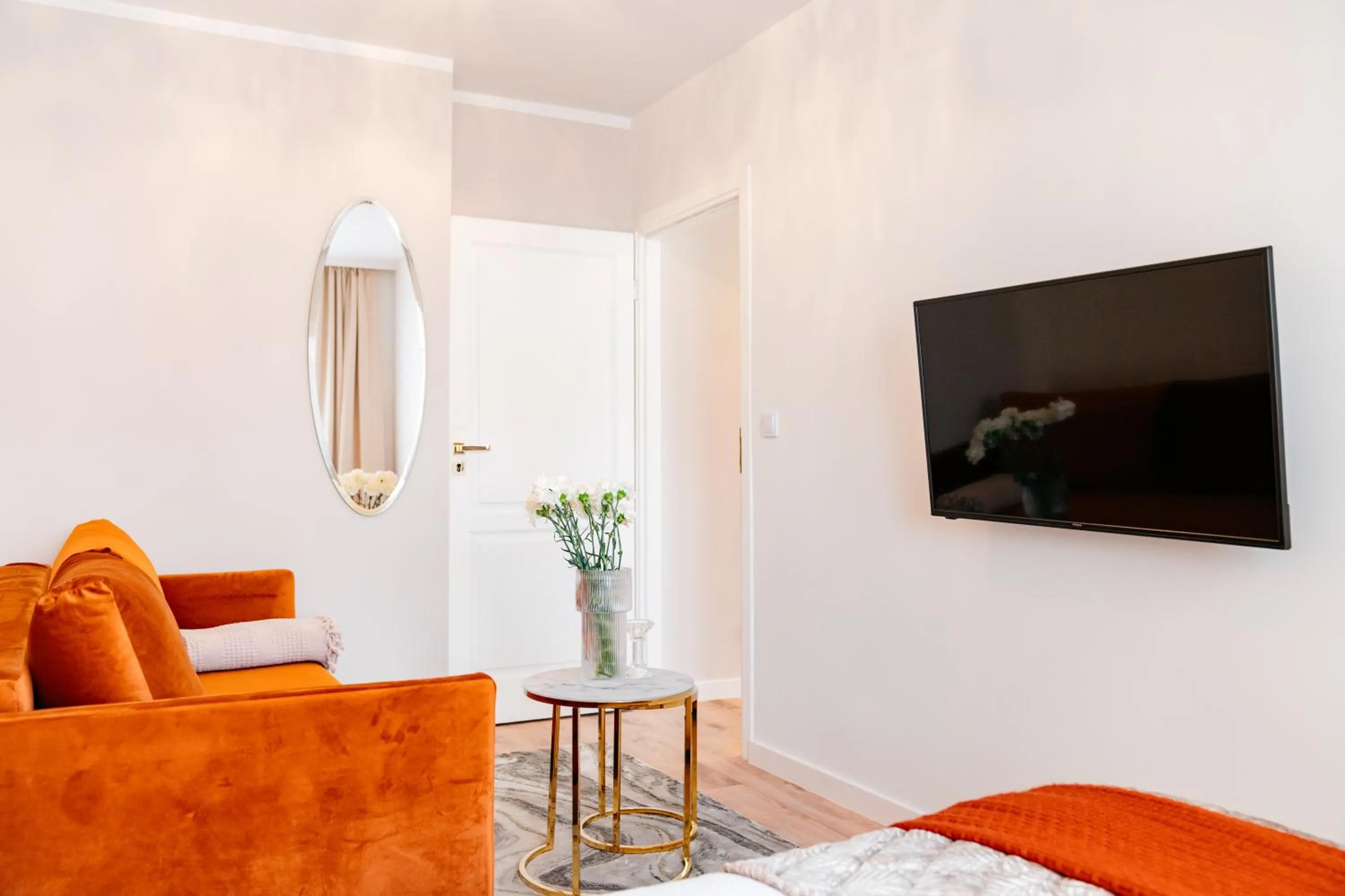 TV and multimedia in Crystal House II - LoftAffair Collection