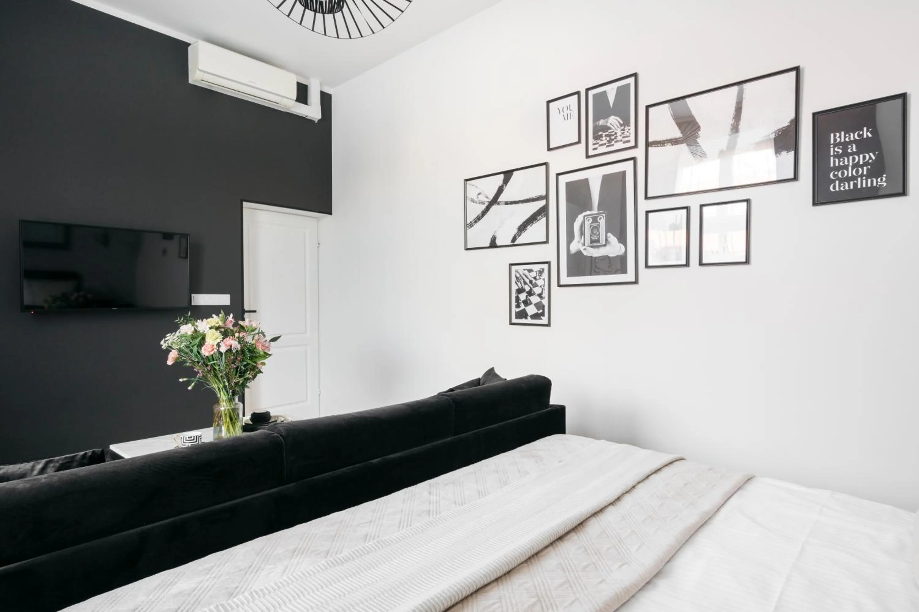 Bed in Crystal House II - LoftAffair Collection