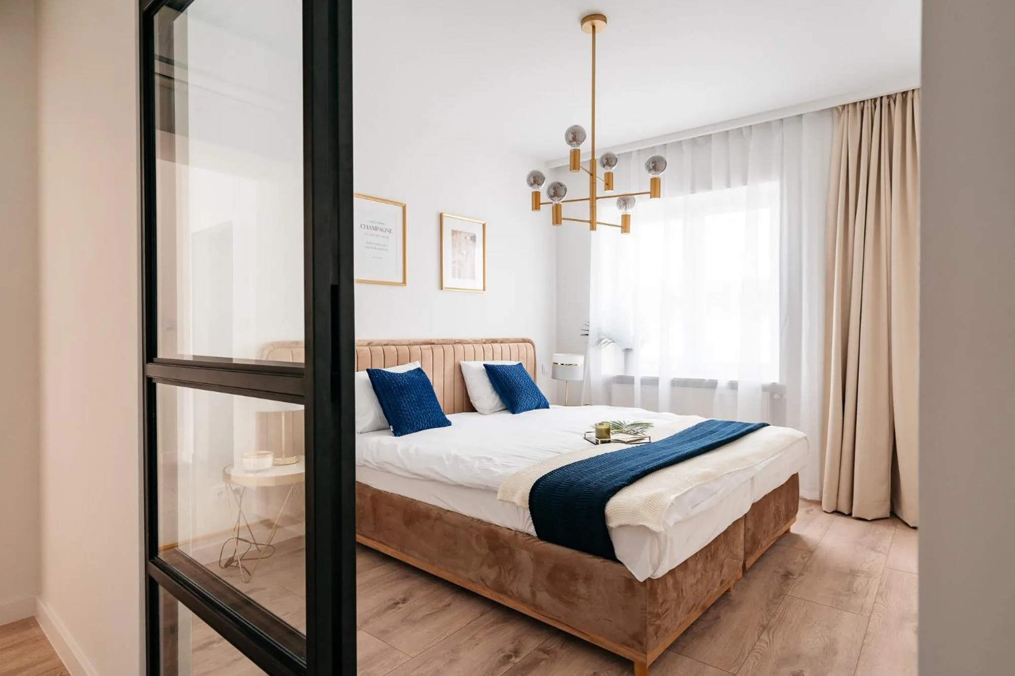 Bed in Crystal House II - LoftAffair Collection