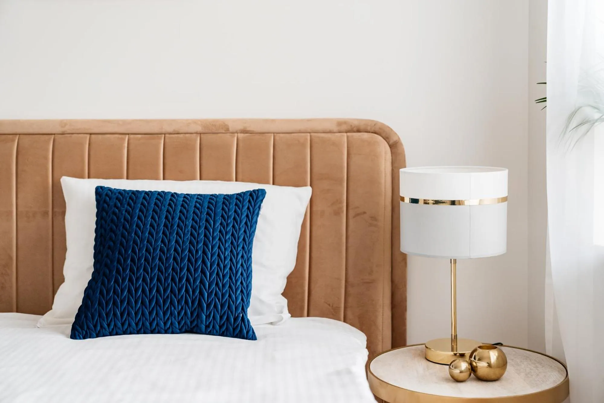 Bed in Crystal House II - LoftAffair Collection