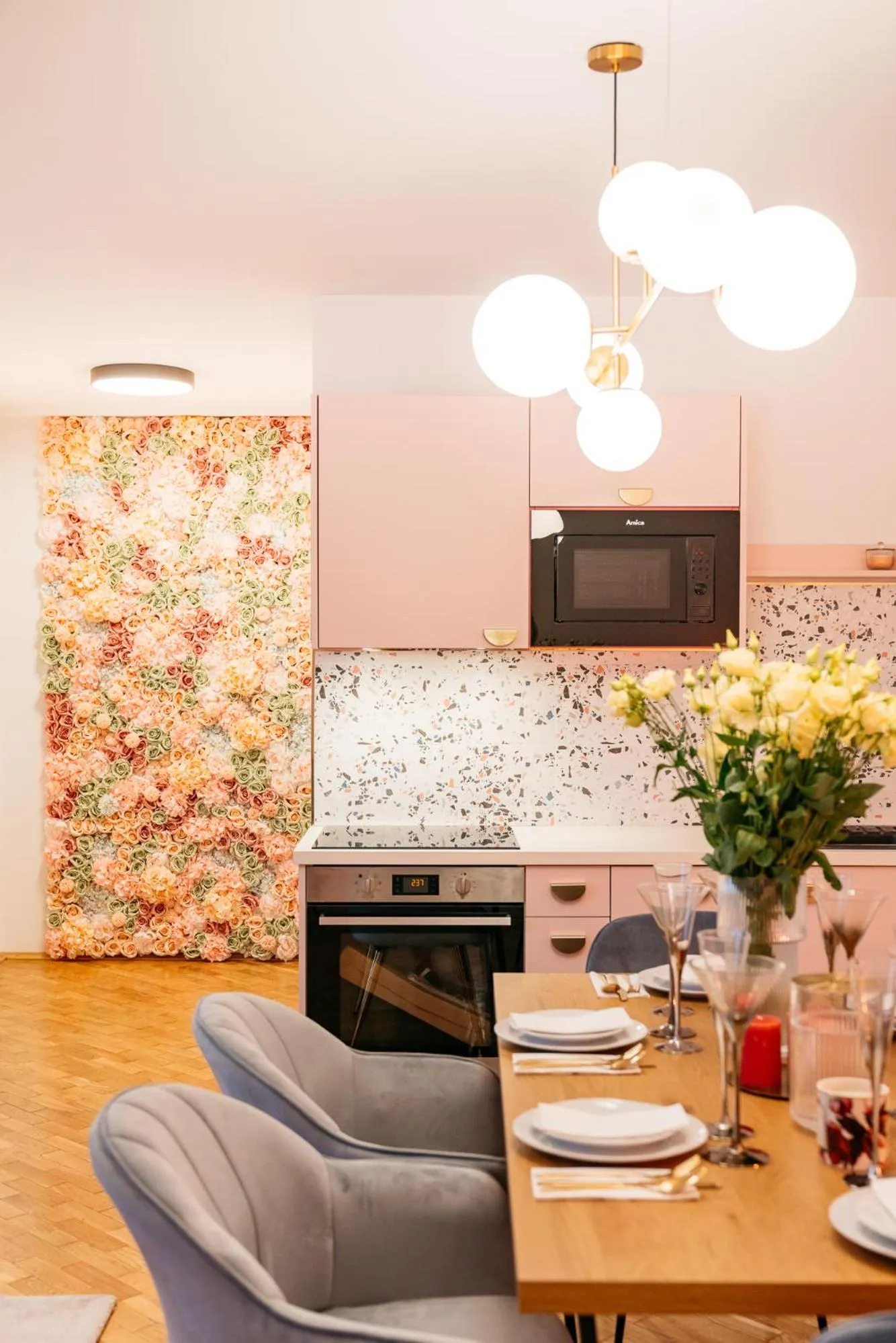 Kitchen or kitchenette in Crystal House II - LoftAffair Collection