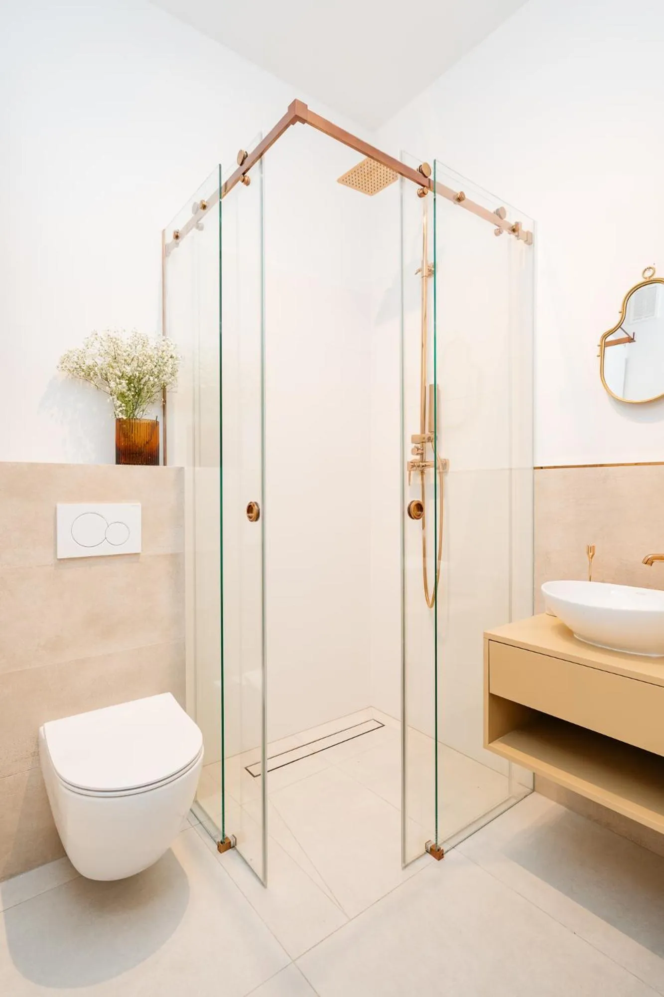 Shower in Crystal House II - LoftAffair Collection