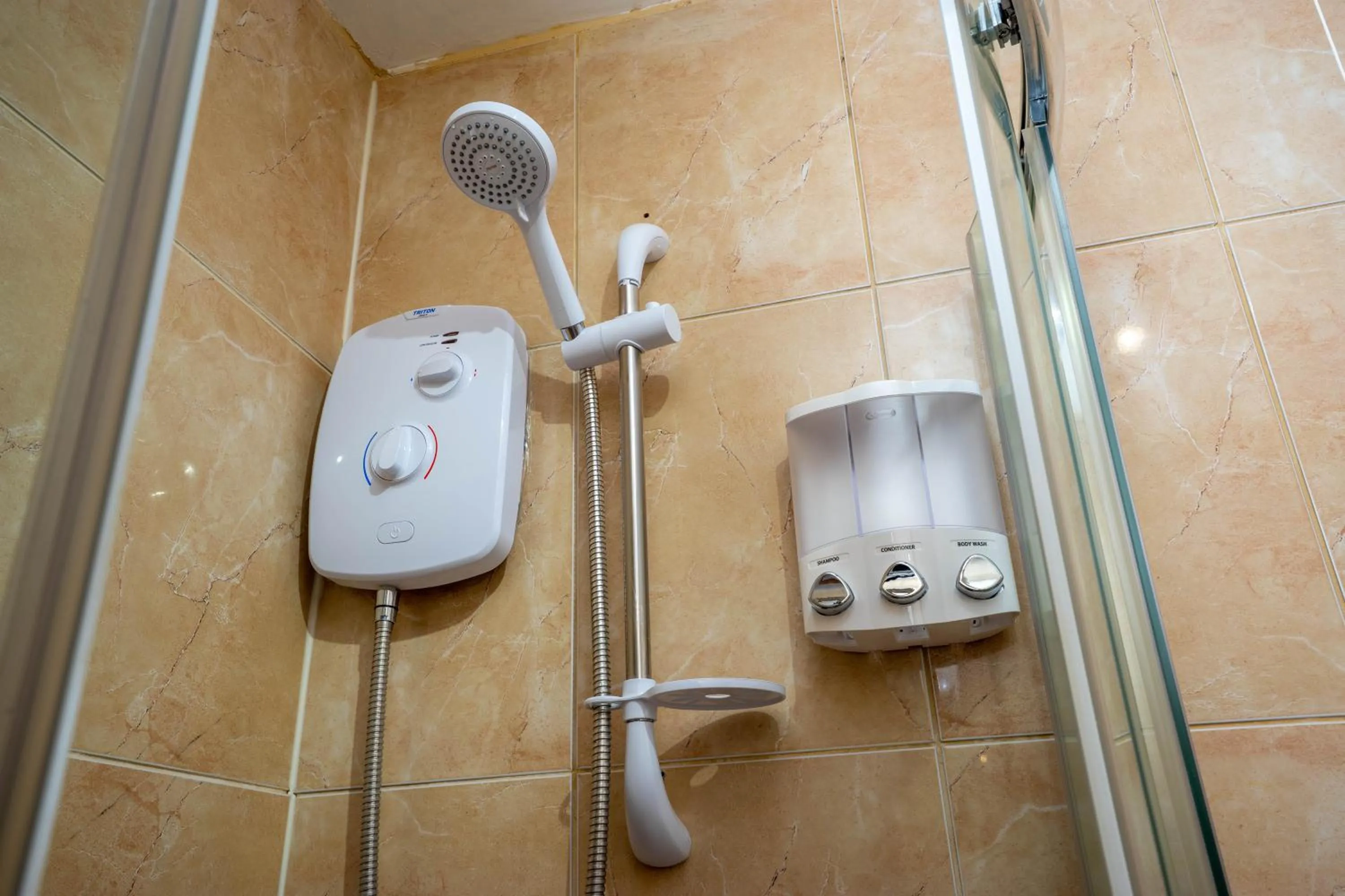 Bathroom in Vibrant City Centre - KING Bed, Entire Apartment