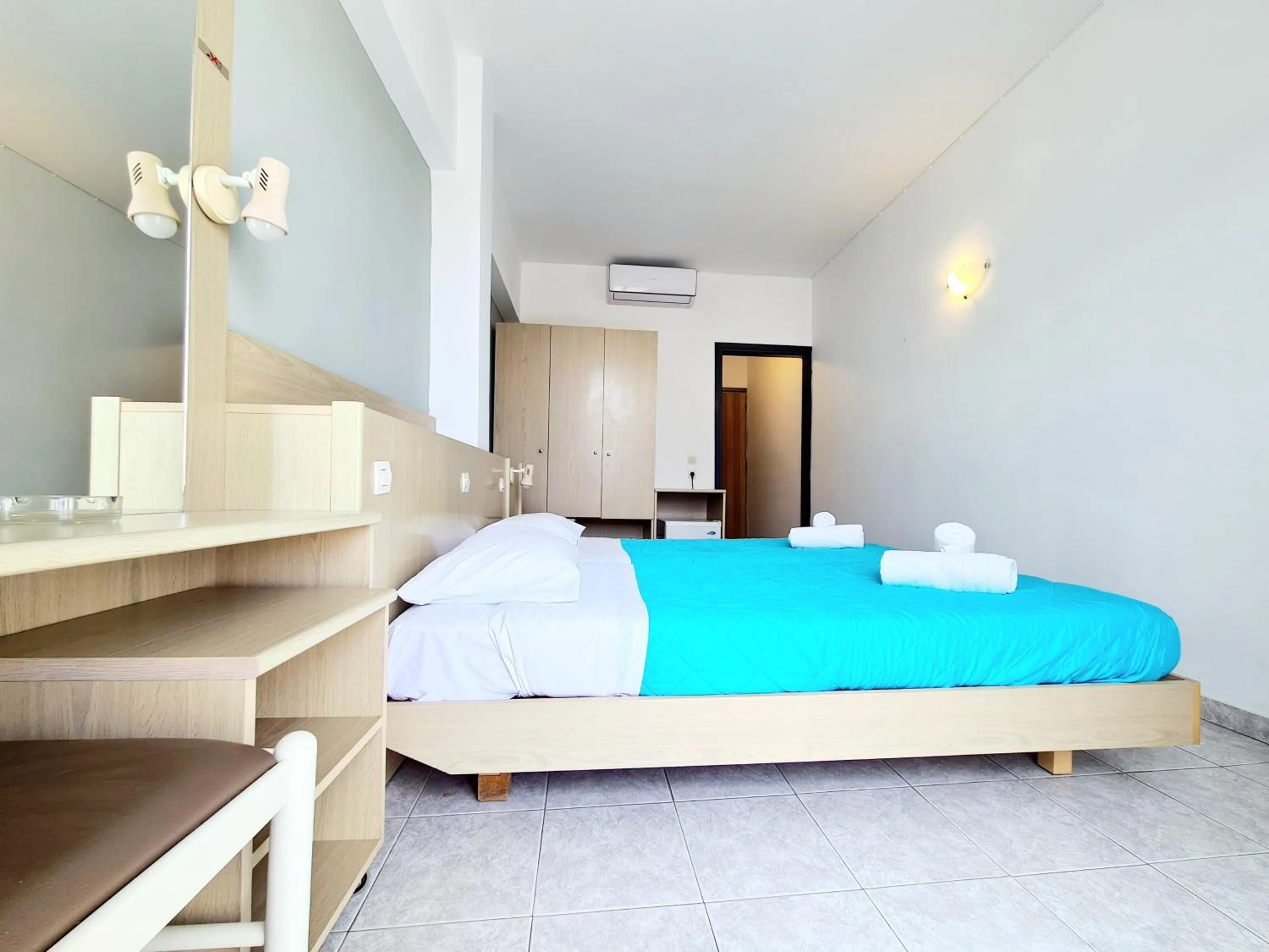 Photo of the whole room, Bed in G92 City Hotel