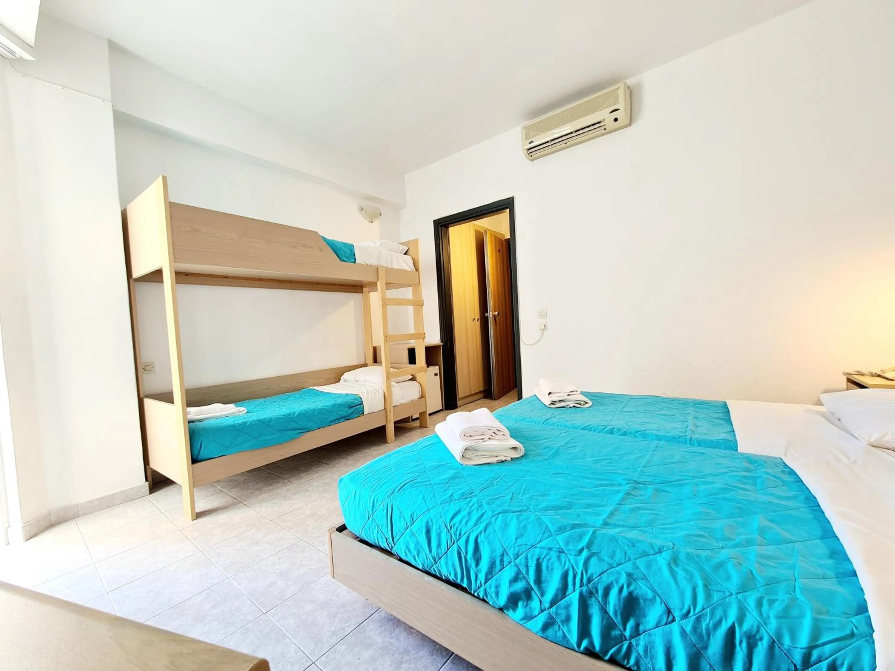 Bed in G92 City Hotel