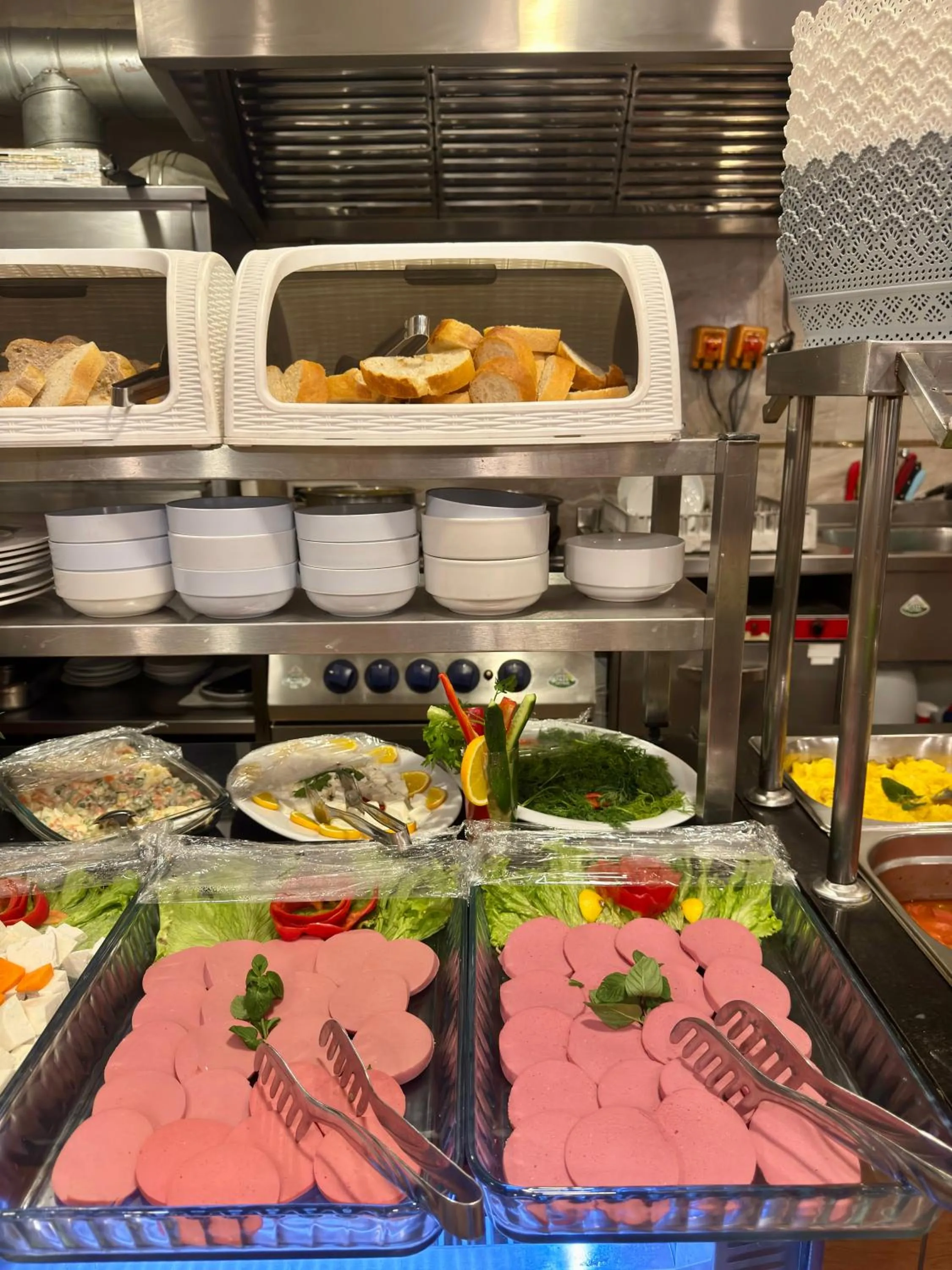 Food and drinks in GROSS HOTEL