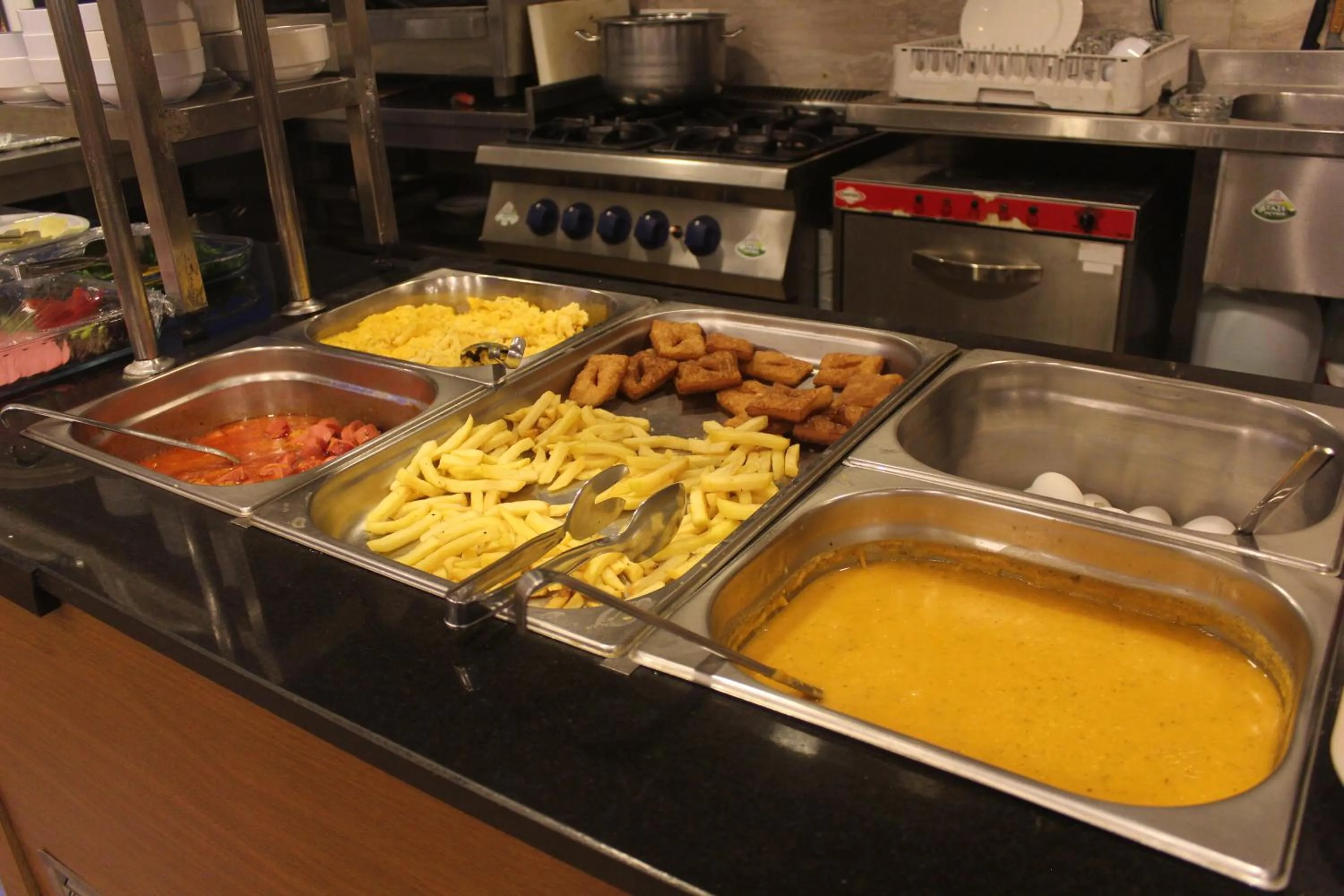 Food and drinks in GROSS HOTEL