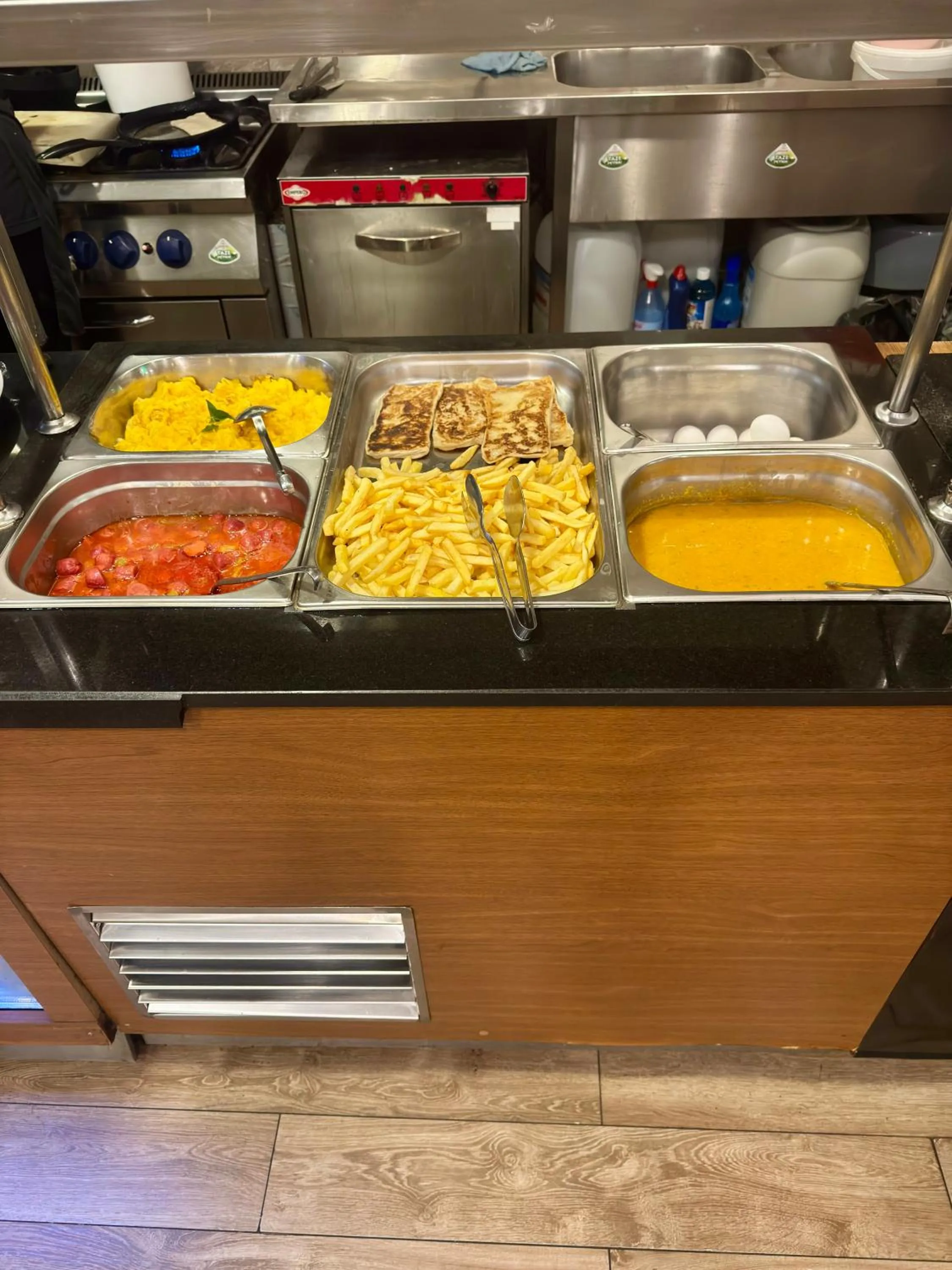 Kitchen or kitchenette in GROSS HOTEL