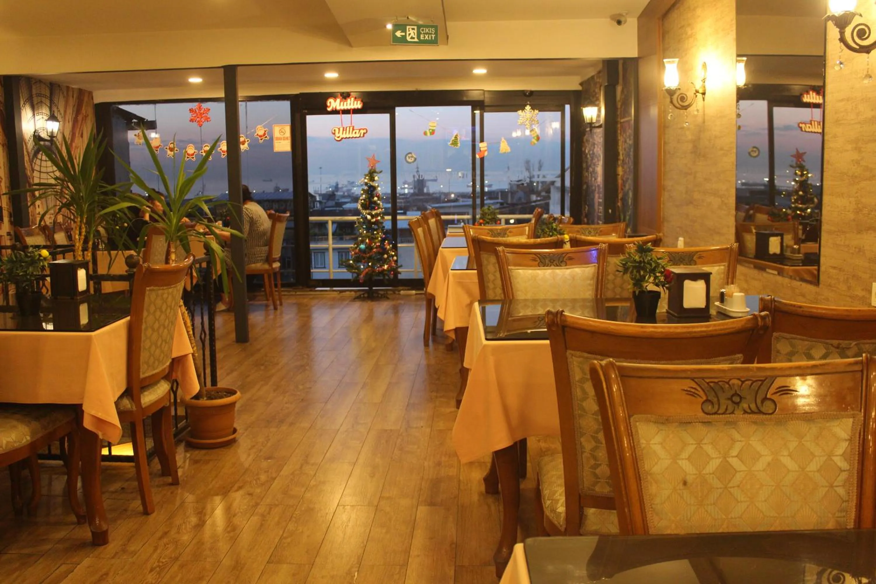 Restaurant/places to eat in GROSS HOTEL