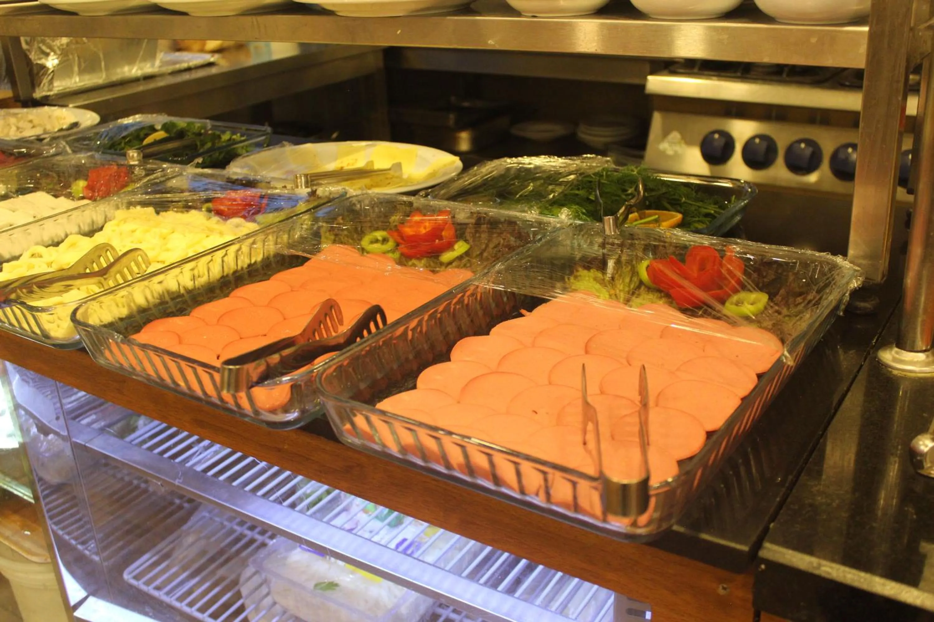 Food and drinks in GROSS HOTEL