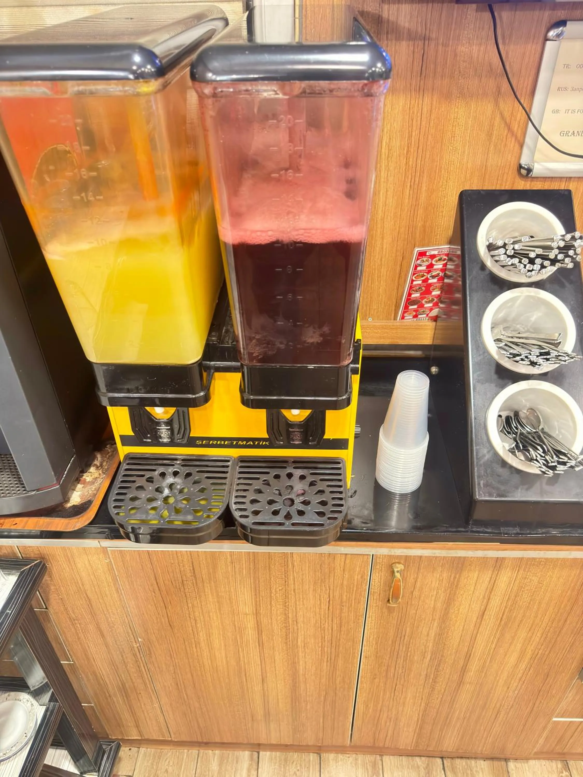 Coffee/tea facilities in GROSS HOTEL