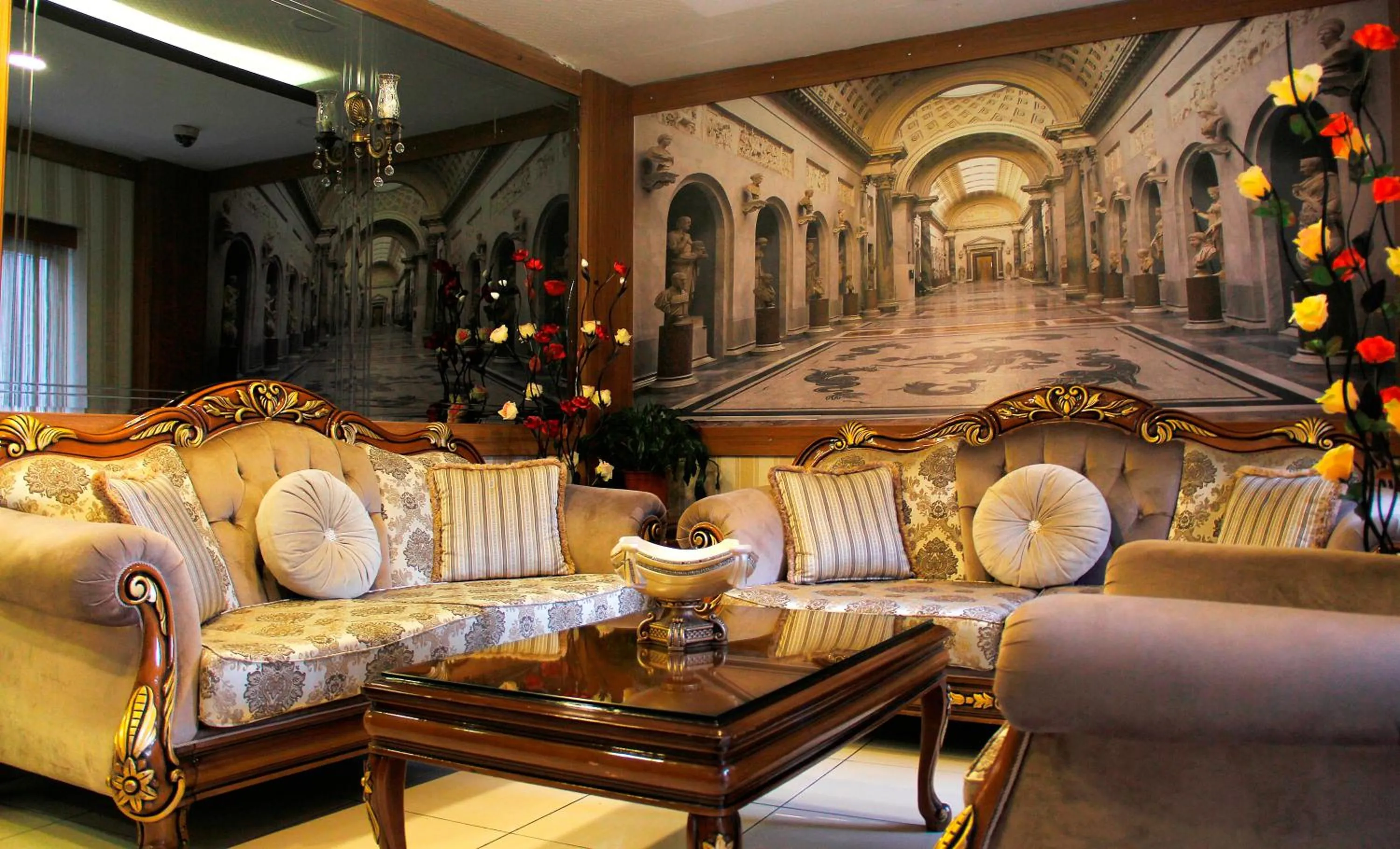 Communal lounge/ TV room in GROSS HOTEL