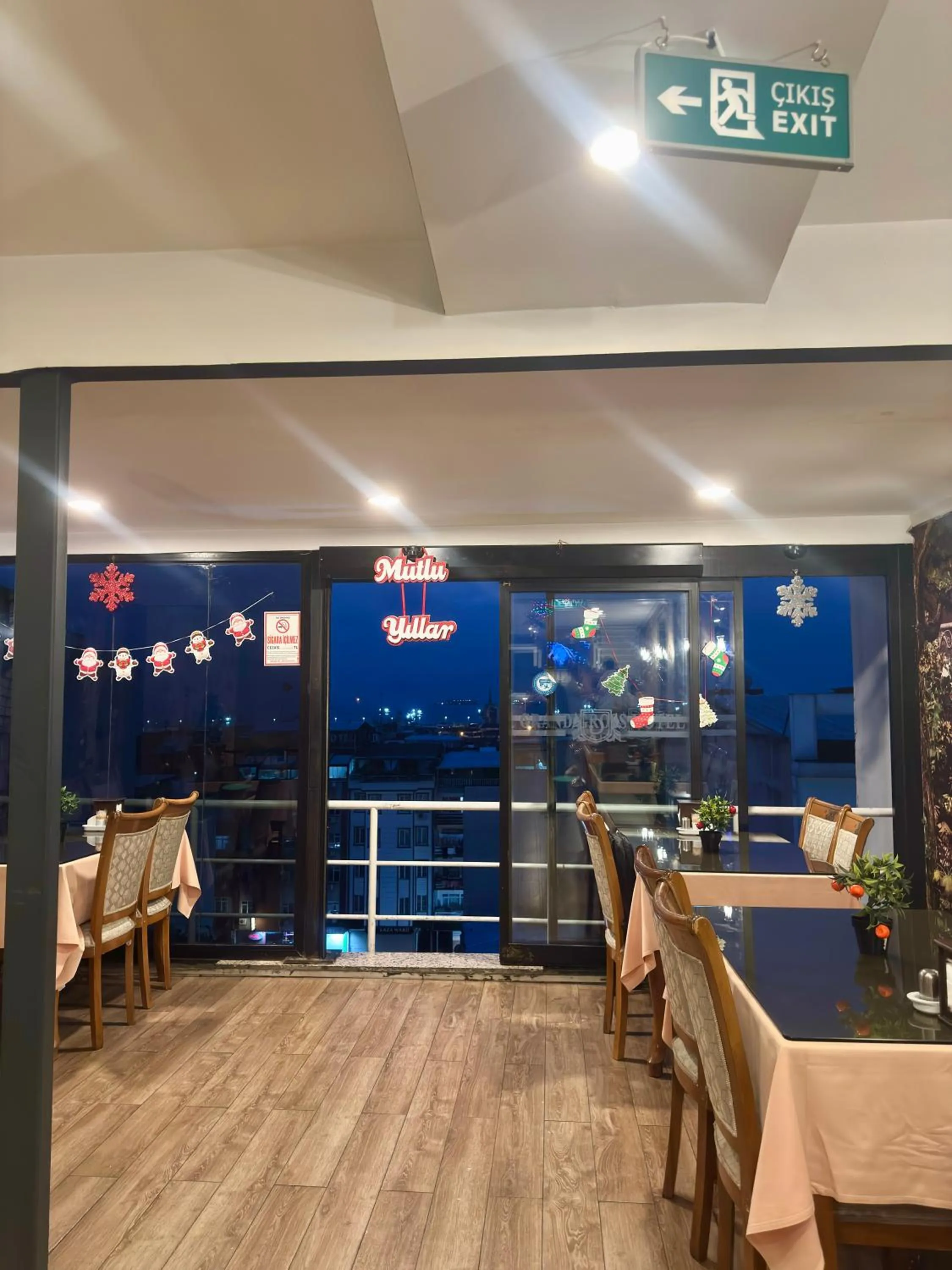 Restaurant/places to eat in GROSS HOTEL