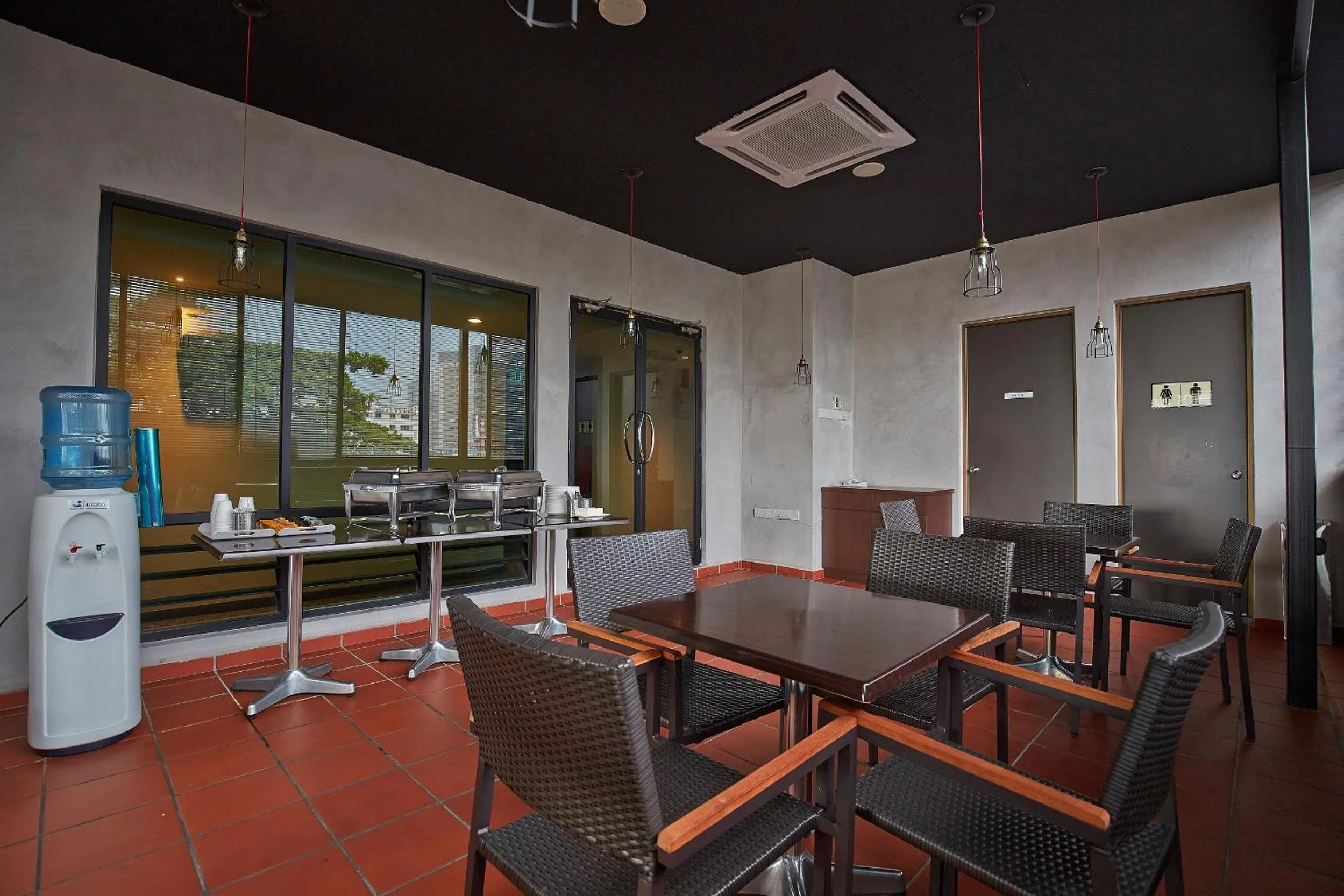 Restaurant/places to eat in Sakura Boutique Hotel