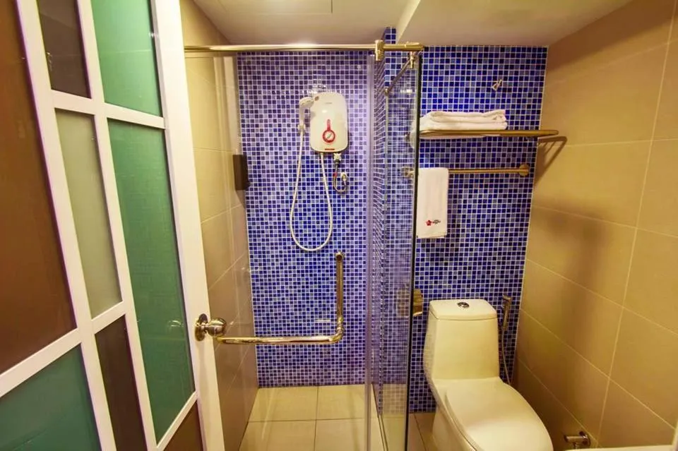 Toilet in Sakura Boutique Hotel