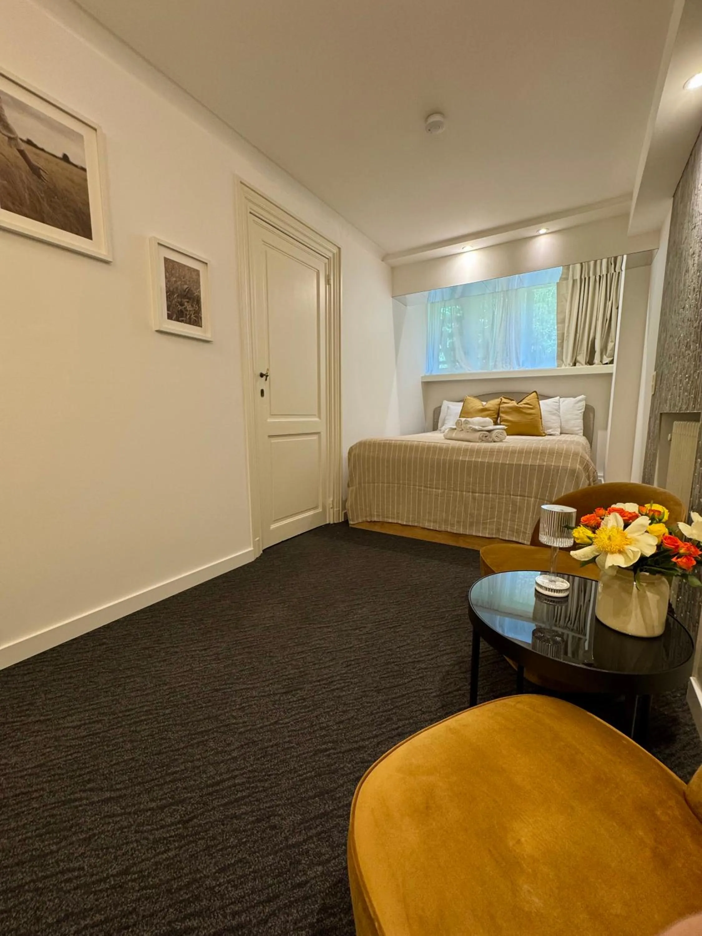 Photo of the whole room, Bed in Hotel de Maître de Vaughan