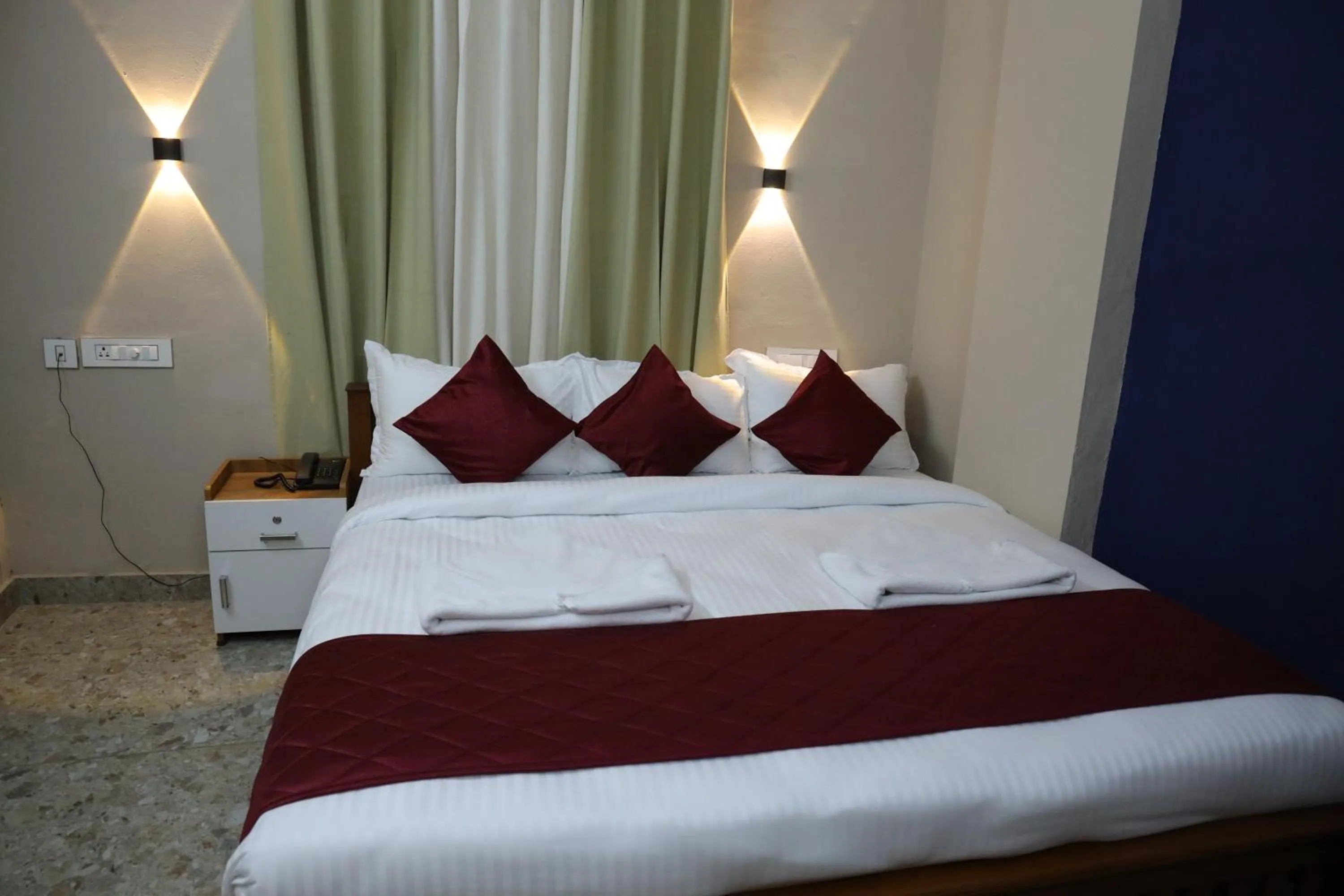 Bed in Dreams Paradise Airport Residency