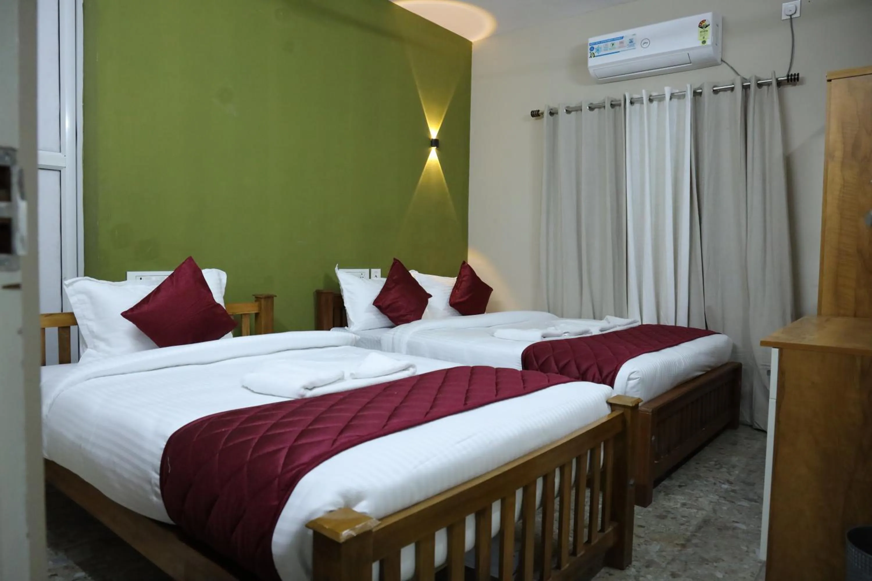 Bed in Dreams Paradise Airport Residency