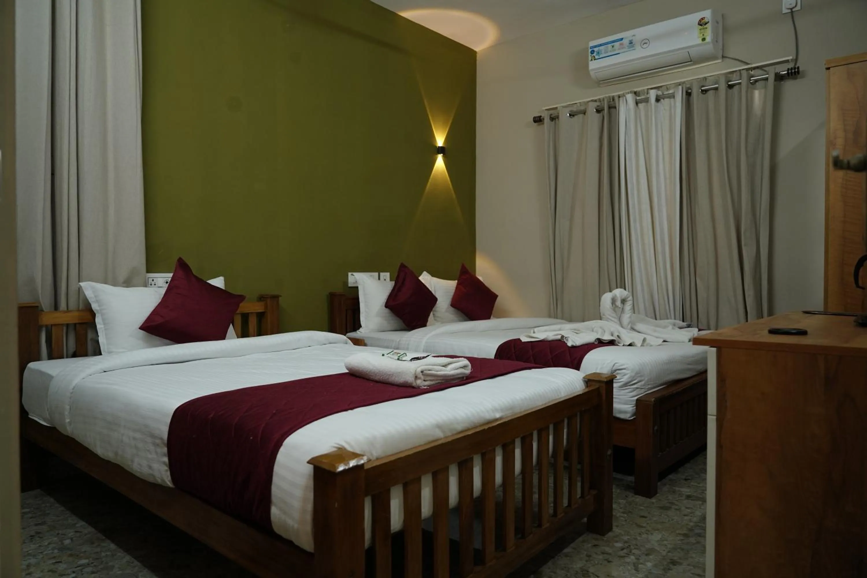 Bed in Dreams Paradise Airport Residency