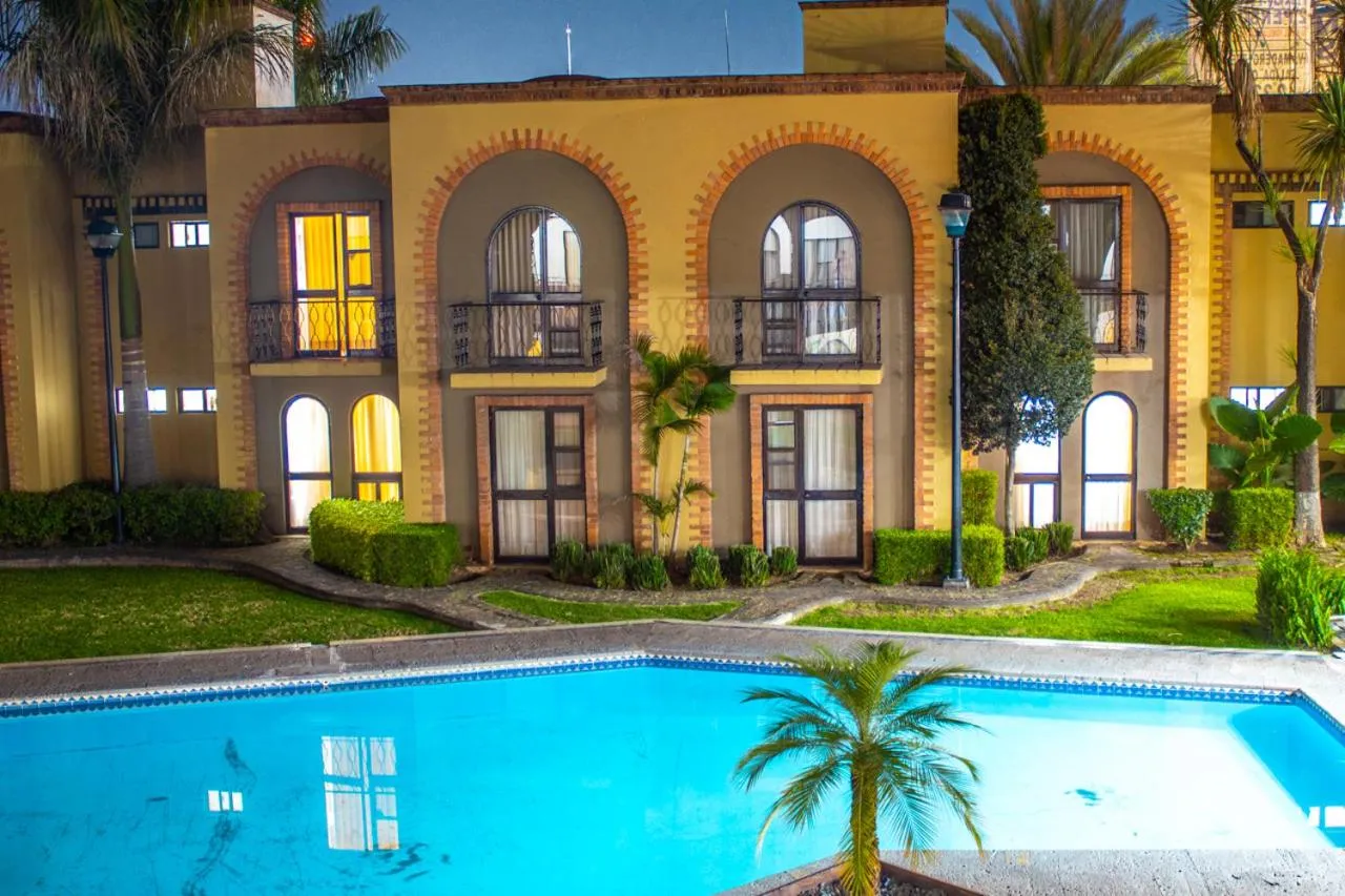 Swimming pool in Hotel Villa Capri