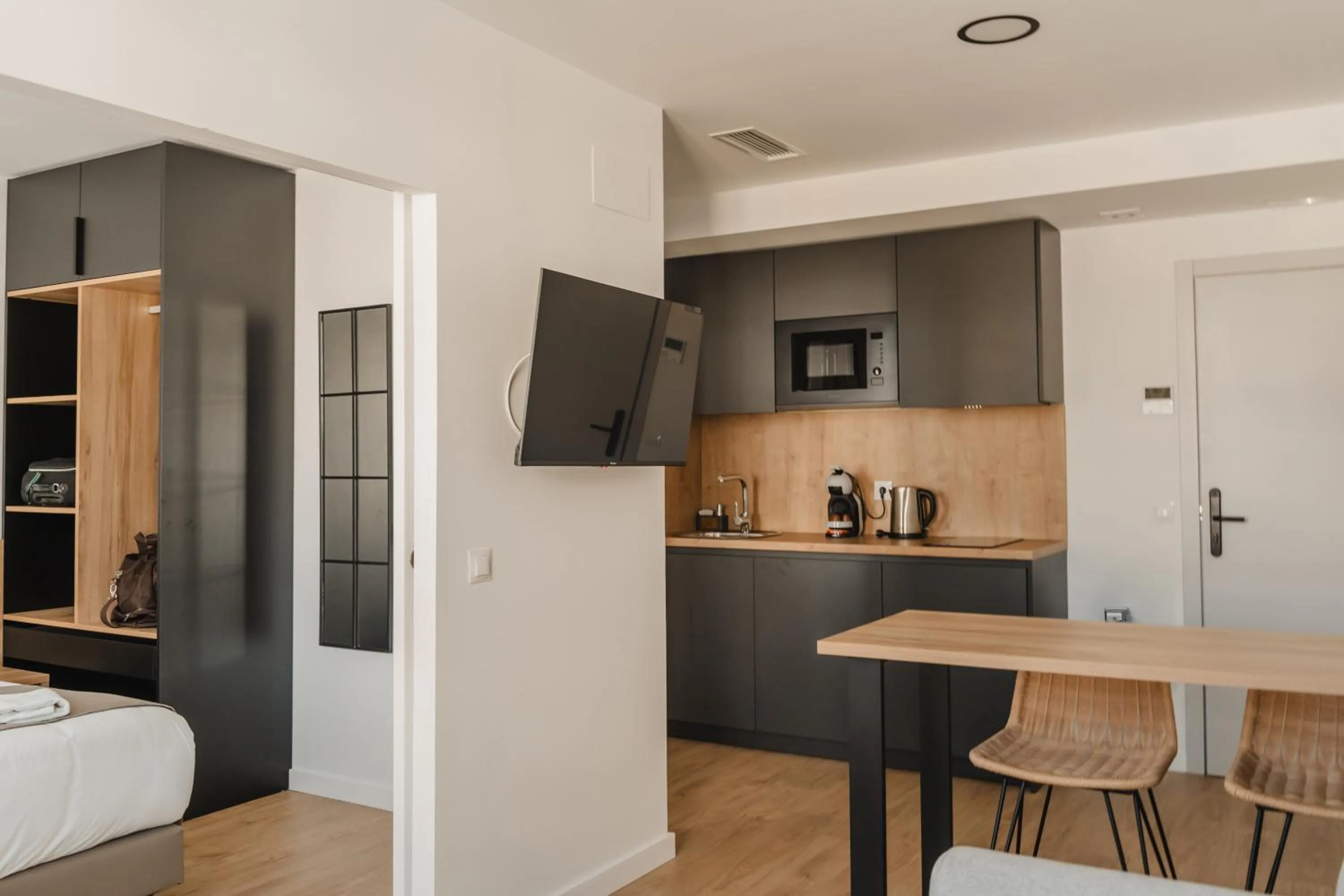 Photo of the whole room in esZentrico Suites Jerez