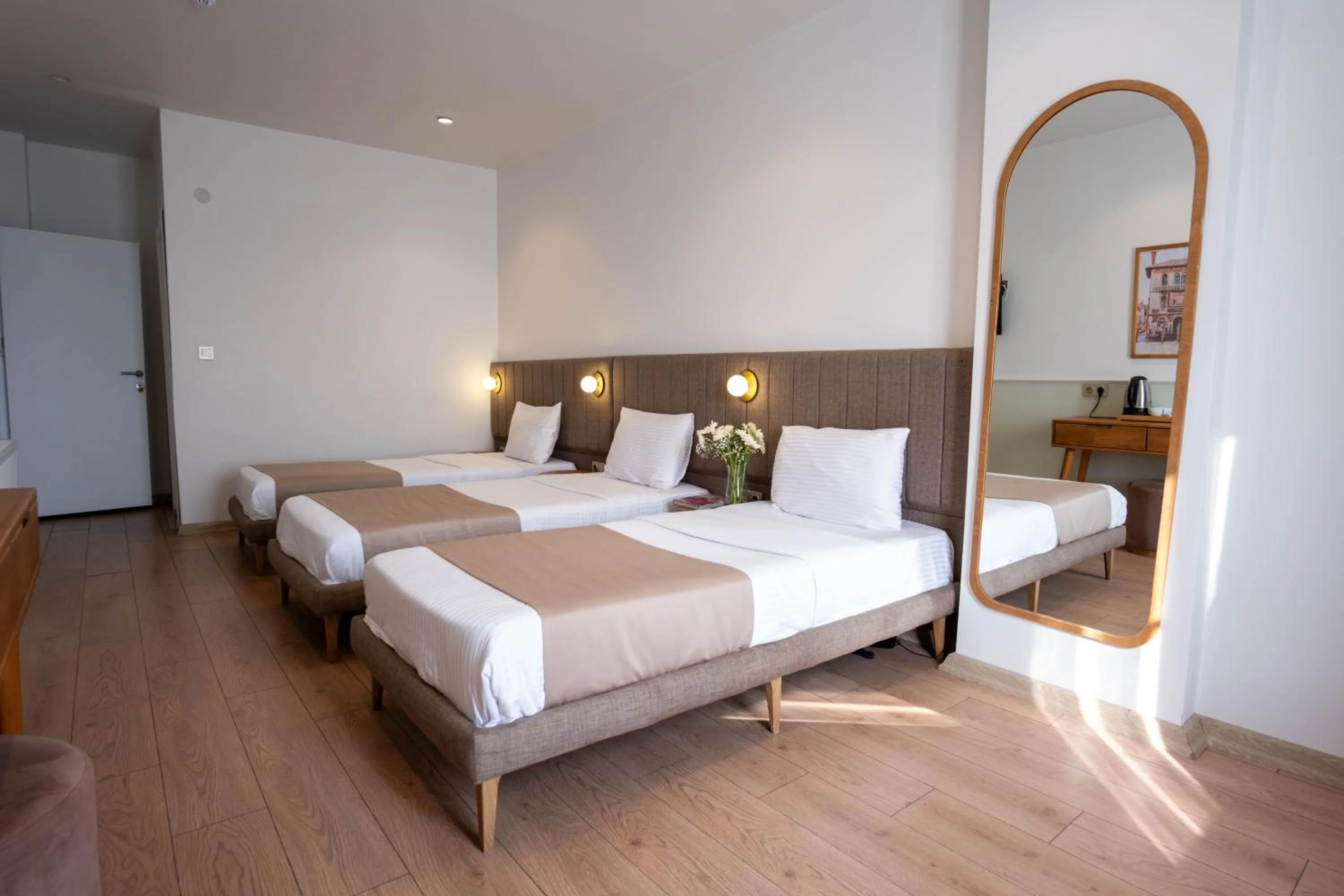 Photo of the whole room, Bed in Meshk Airport Hotel