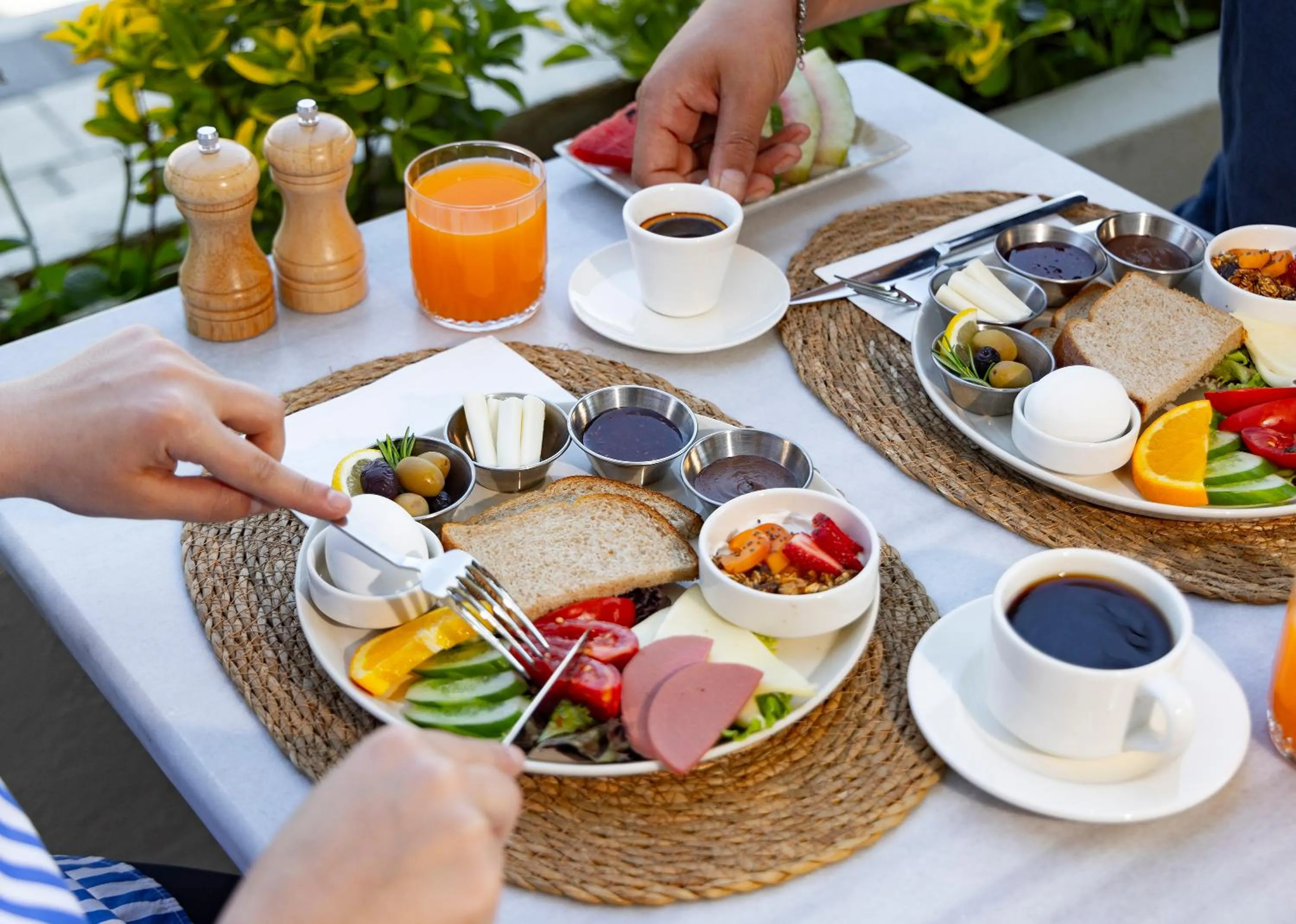 Food and drinks in Meshk Airport Hotel