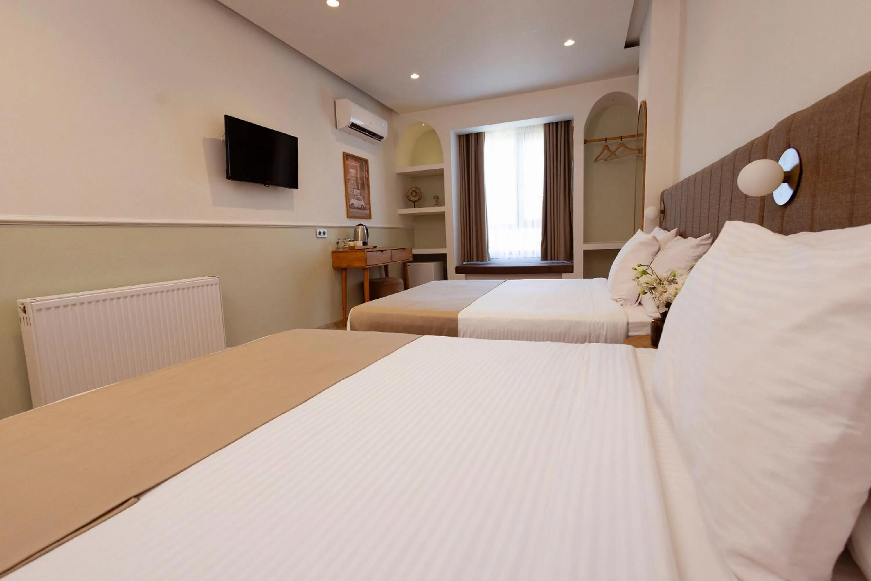 Photo of the whole room, Bed in Meshk Airport Hotel