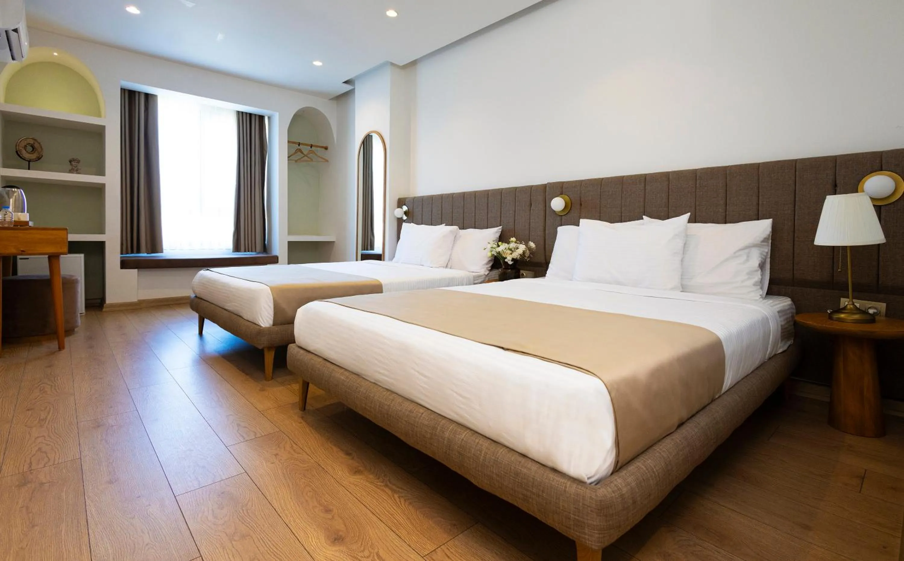 Photo of the whole room, Bed in Meshk Airport Hotel