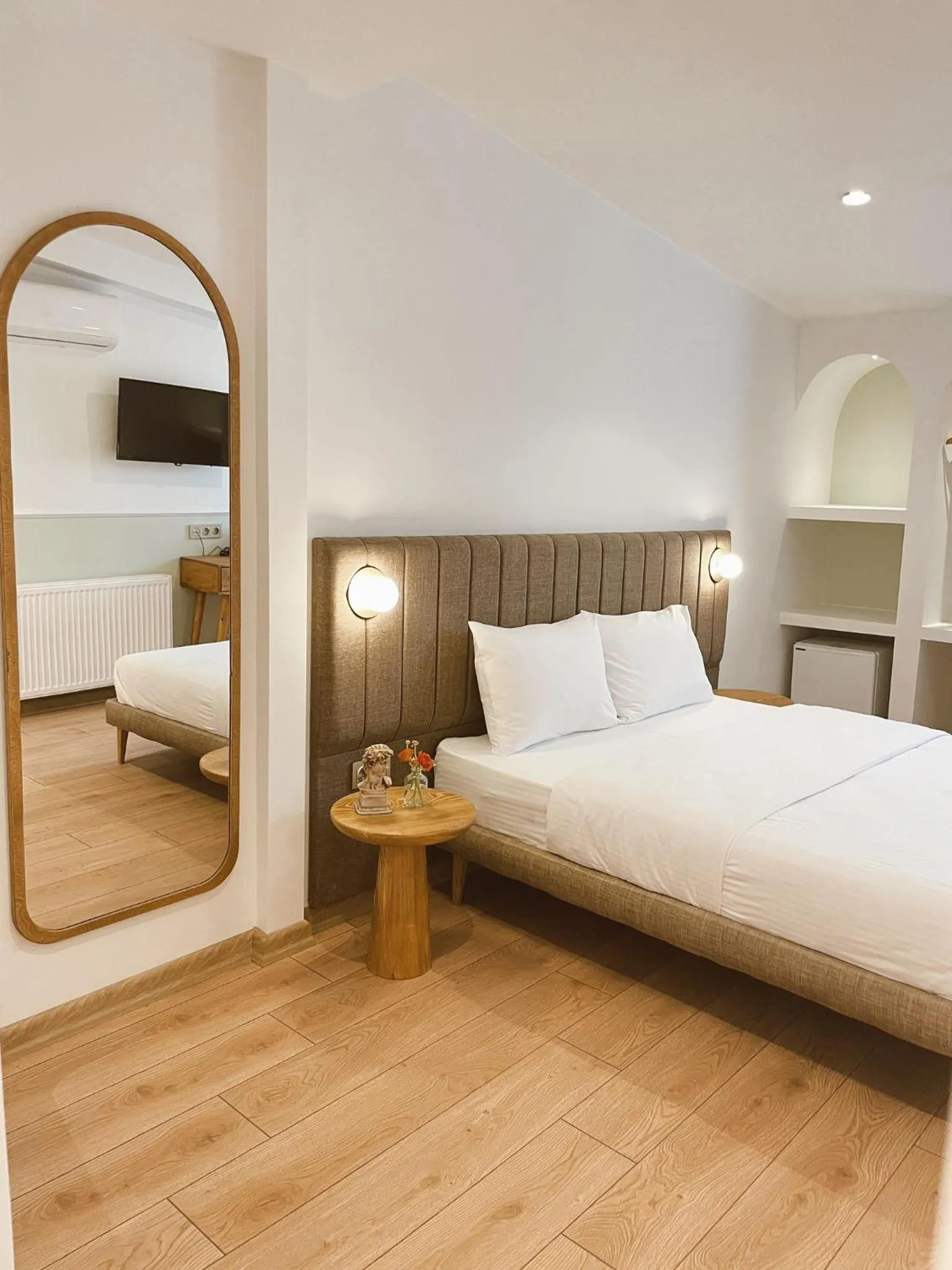 Bed in Meshk Airport Hotel