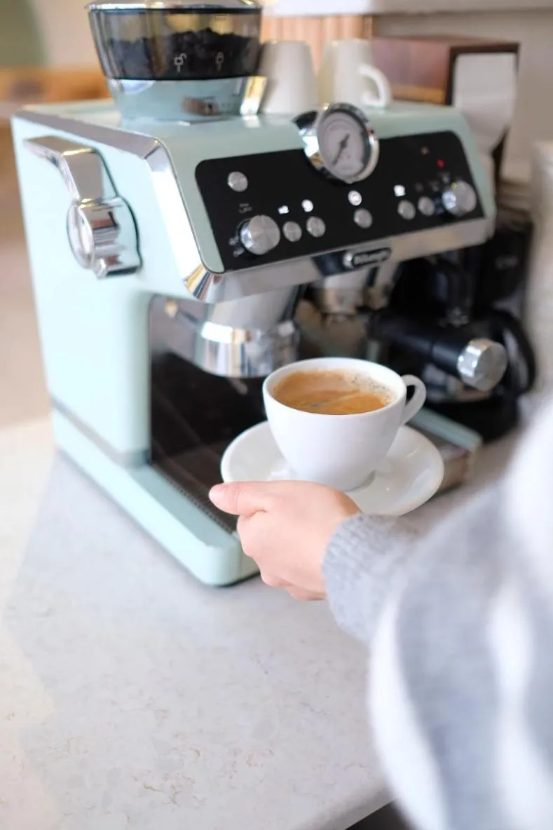 Restaurant/places to eat in Meshk Airport Hotel