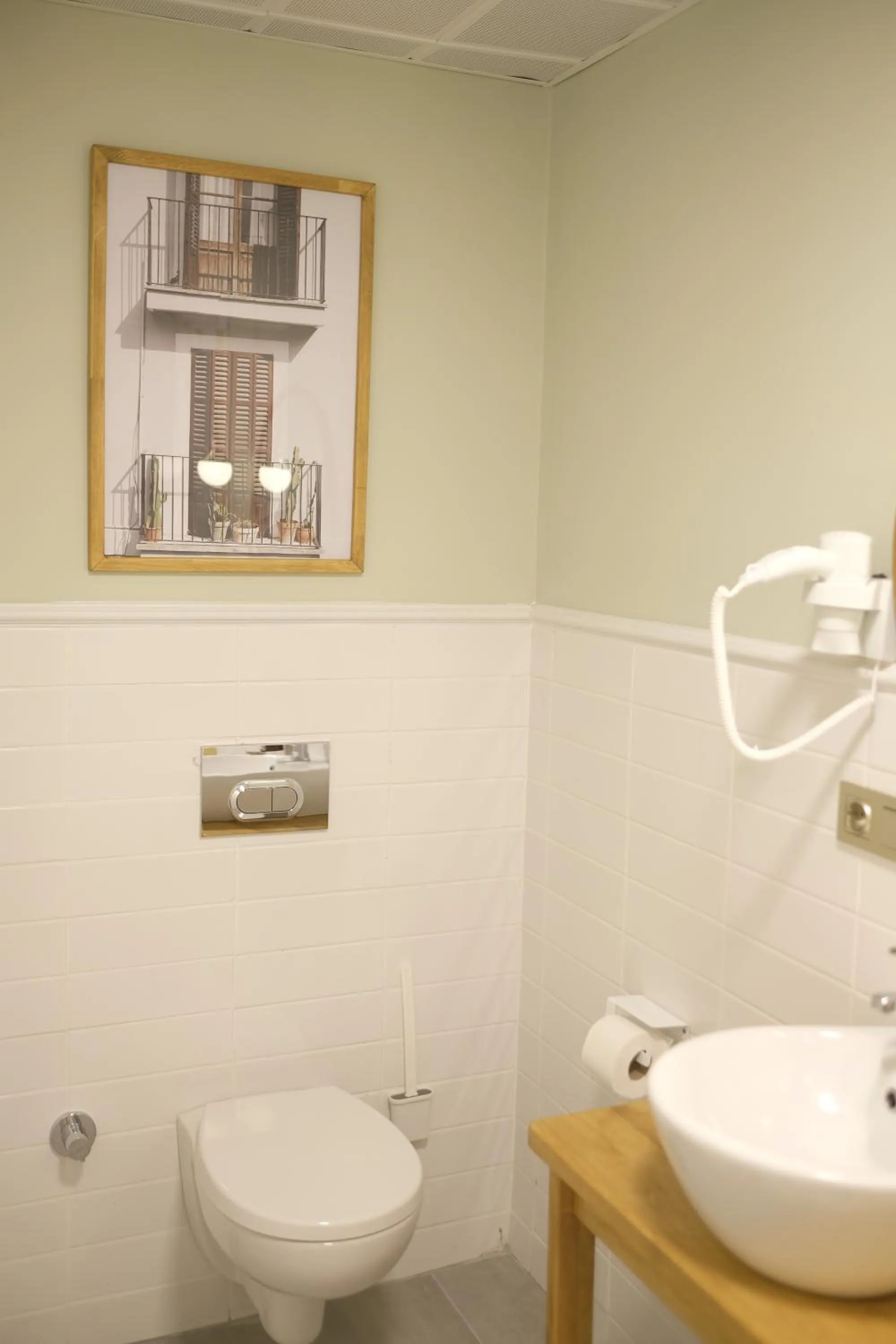 Toilet in Meshk Airport Hotel