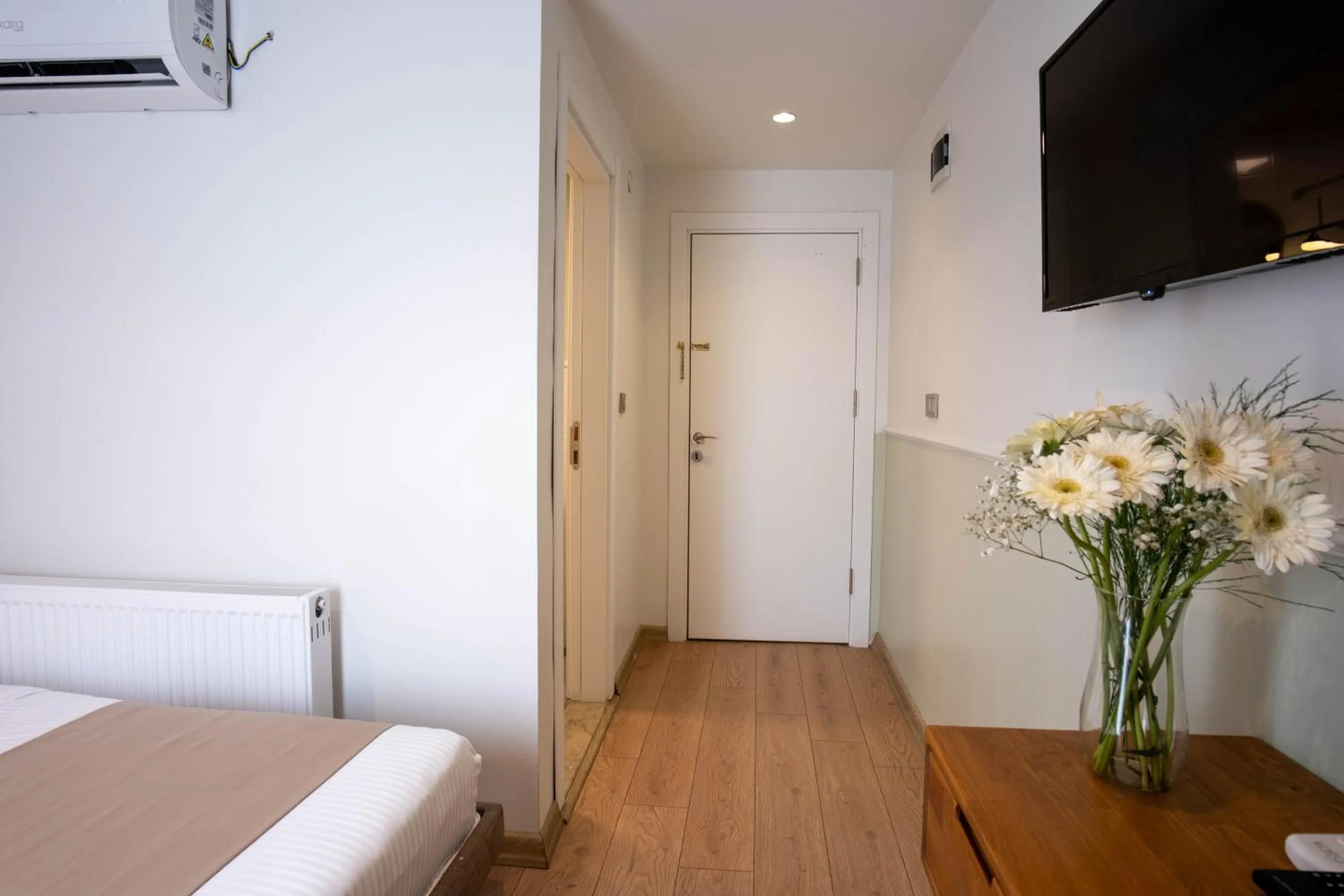 Bed in Meshk Airport Hotel