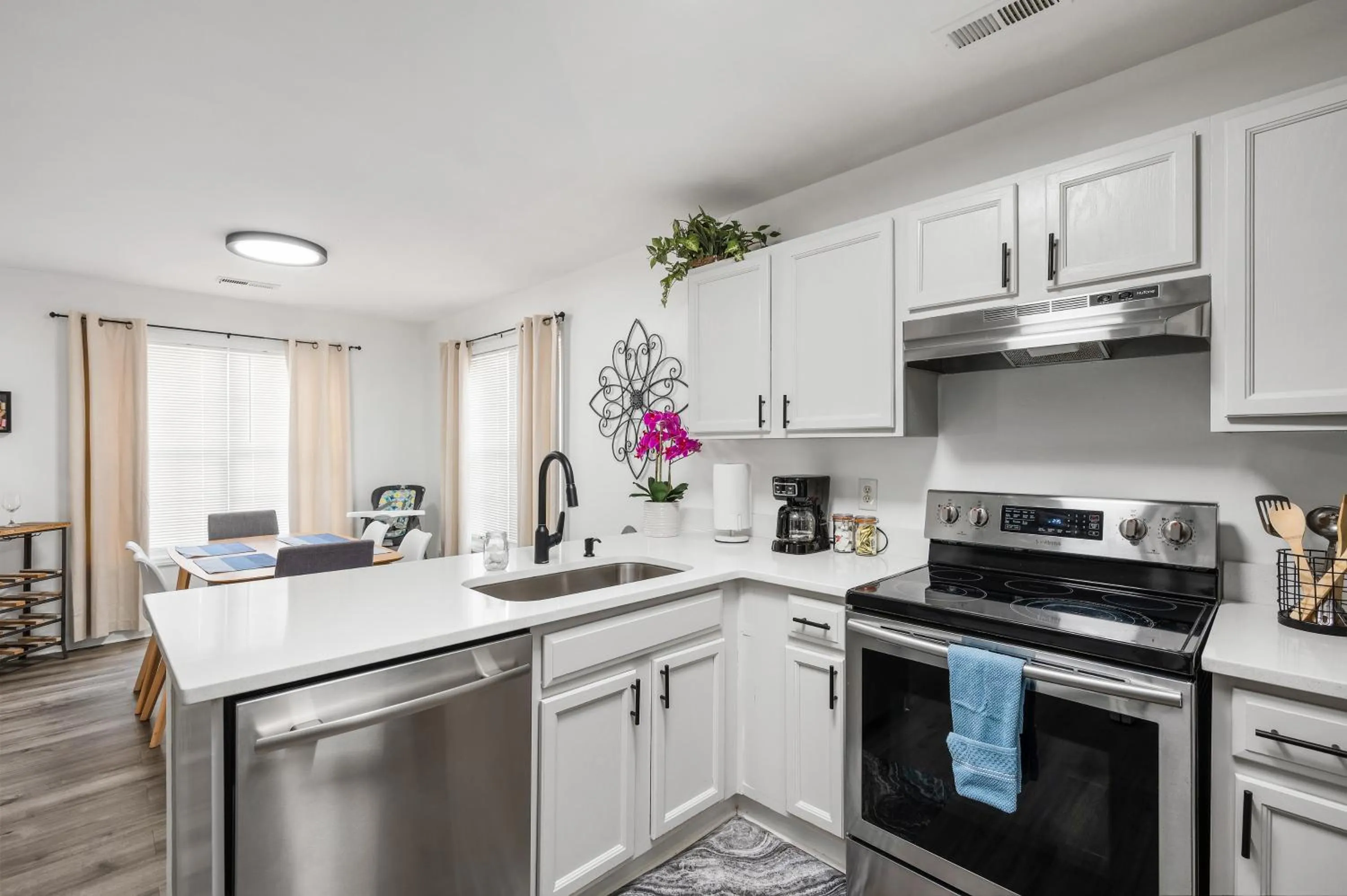 Kitchen or kitchenette in DTPrivacy*KidsFriendly*PetFriendly*300M*Walkable