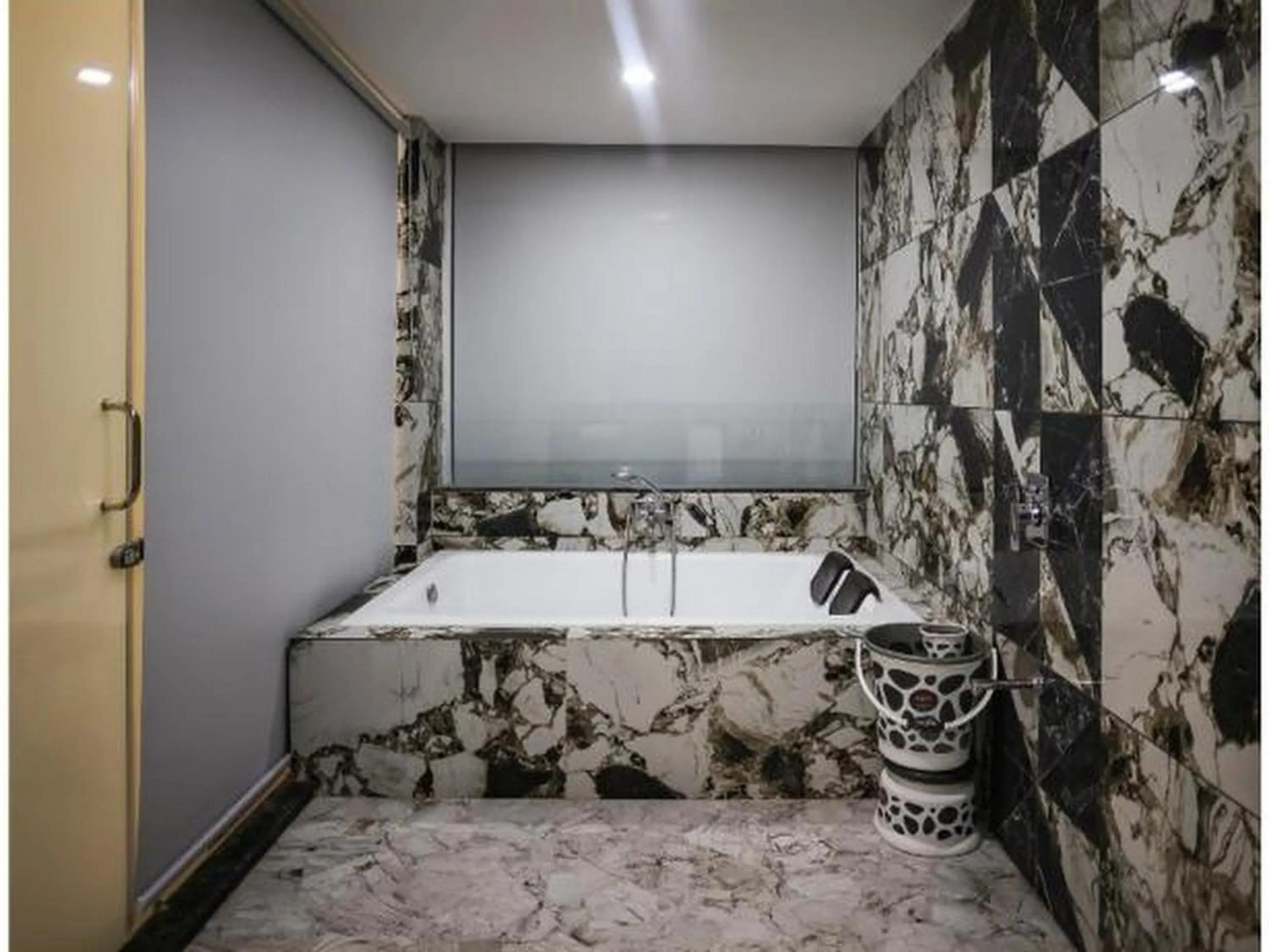 Bathroom in HOTEL THE PARKER INN By KBNT GROUP